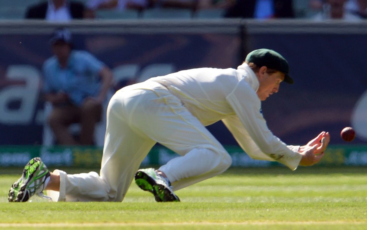 George Bailey can't grasp a chance offered by Kevin Pietersen, Australia v England, 4th Test, Melbourne, 1st day, December 26, 2013