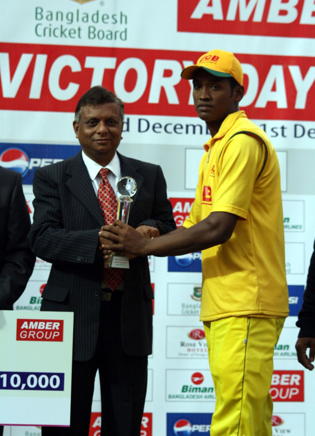 Al-Amin Hossain receives the Man of the Match award, Abahani Limited v UCB-BCB Eleven, Victory Day T20 Cup, December 26, 2013 