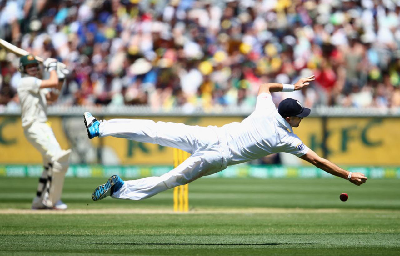 James Anderson couldn't cling on to a tough diving chance off Steven Smith, Australia v England, 4th Test, Melbourne, 2nd day, December 27, 2013