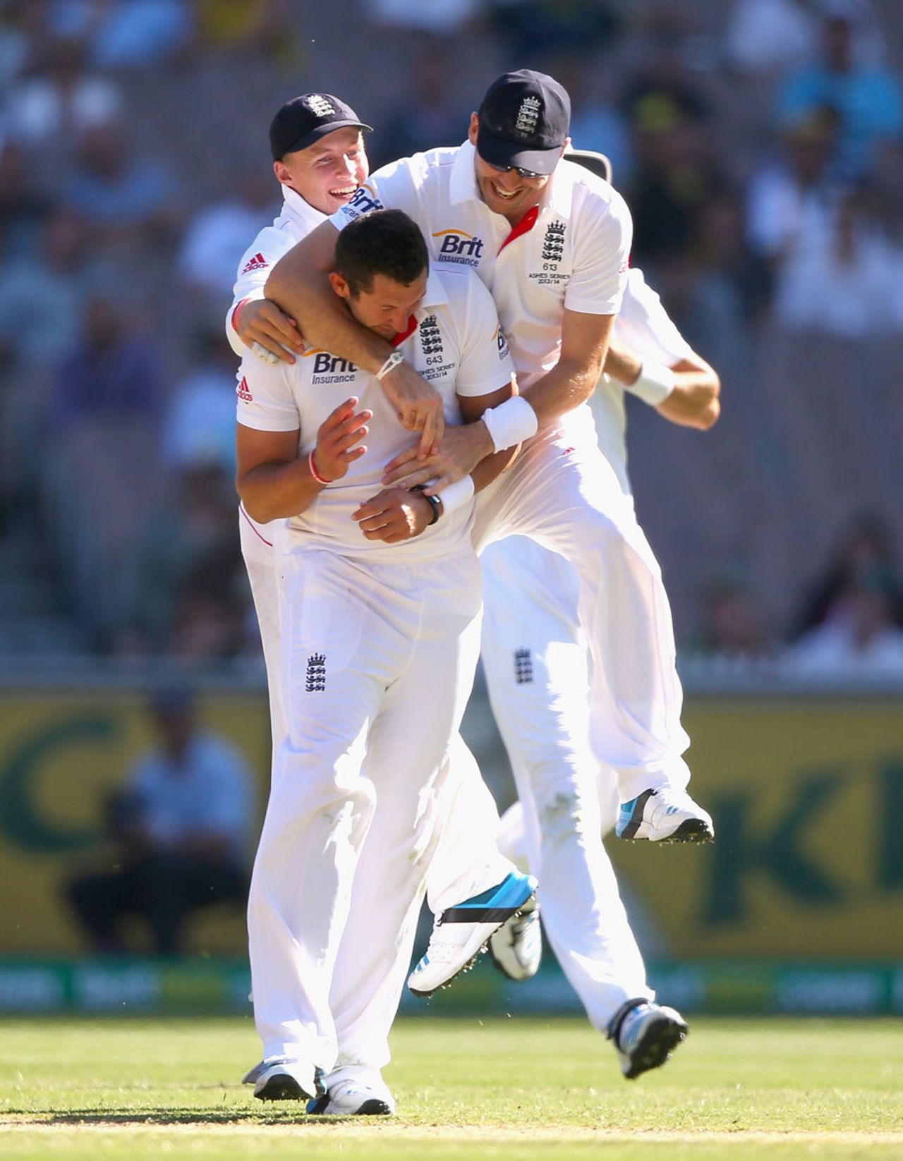 Tim Bresnan is mobbed after removing Mitchell Johnson, Australia v England, 4th Test, Melbourne, 2nd day, December 27, 2013