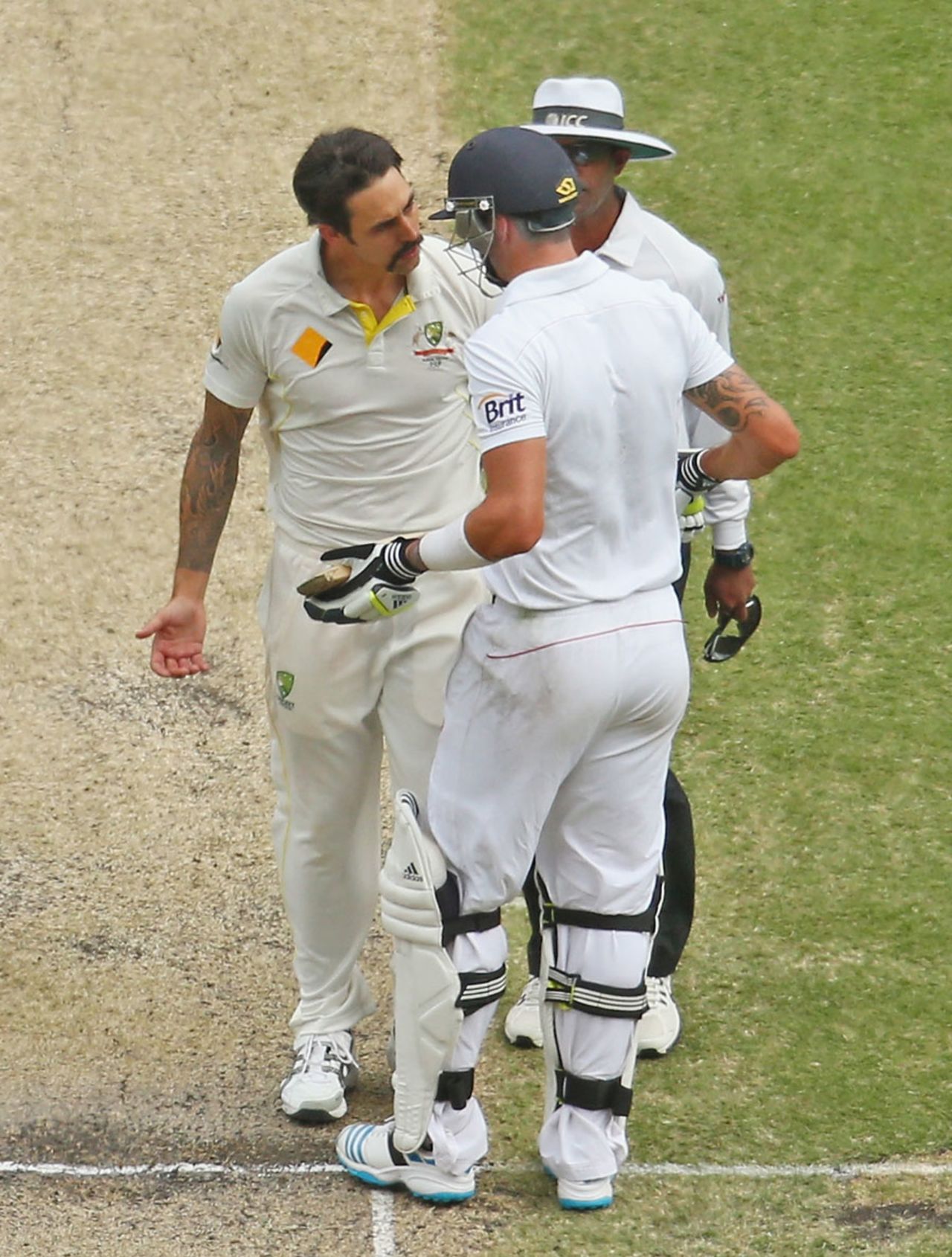 Mitchell Johnson and Kevin Pietersen exchange a few words, Australia v England, 4th Test, Melbourne, 3rd day, December 28, 2013