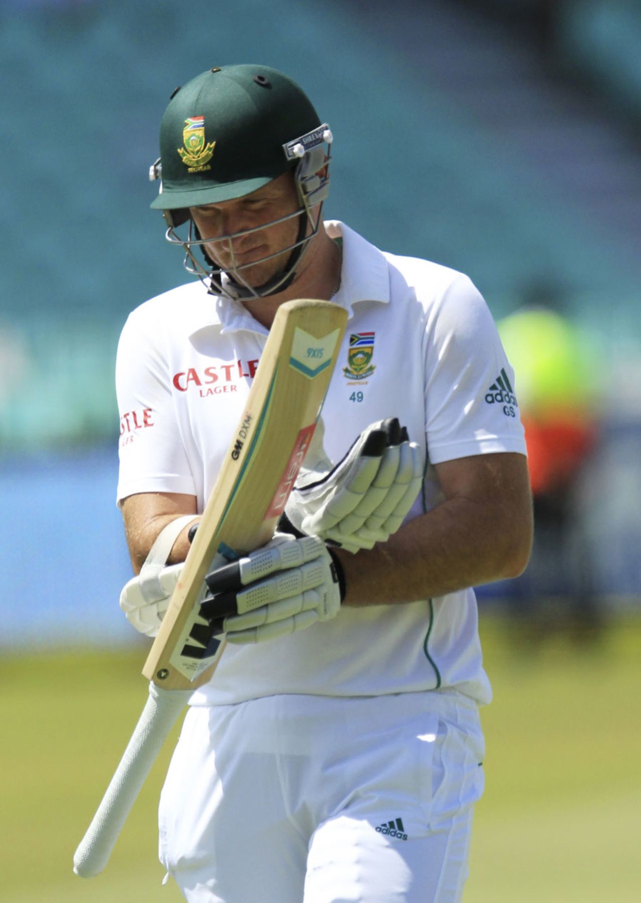 Graeme Smith walks back for 47, South Africa v India, 2nd Test, Durban, 3rd day, December 28, 2013