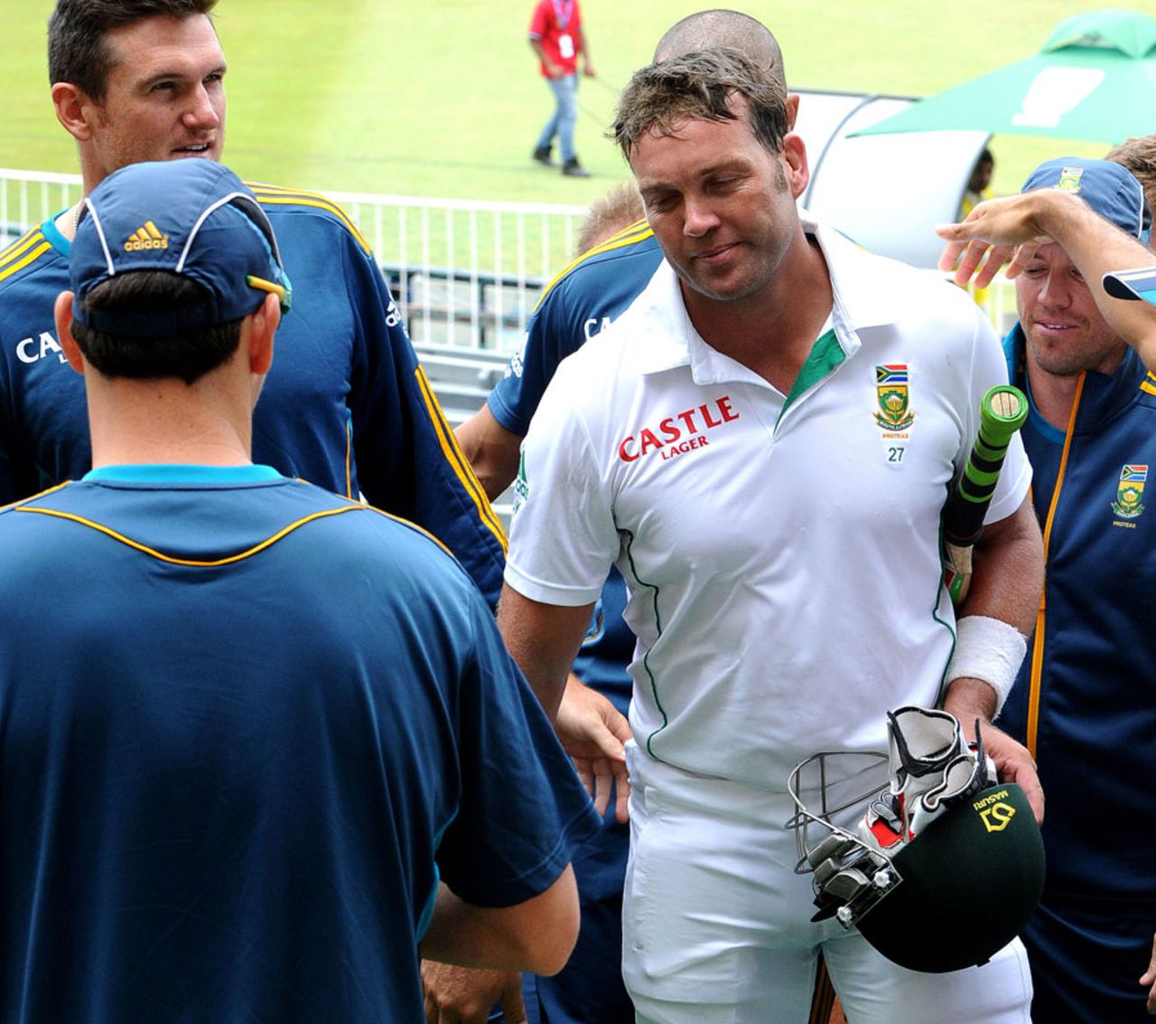 Jacques Kallis is felicitated by team-mates after hitting 115 in his final Test, South Africa v India, 2nd Test, Durban, 4th day, December 29, 2013