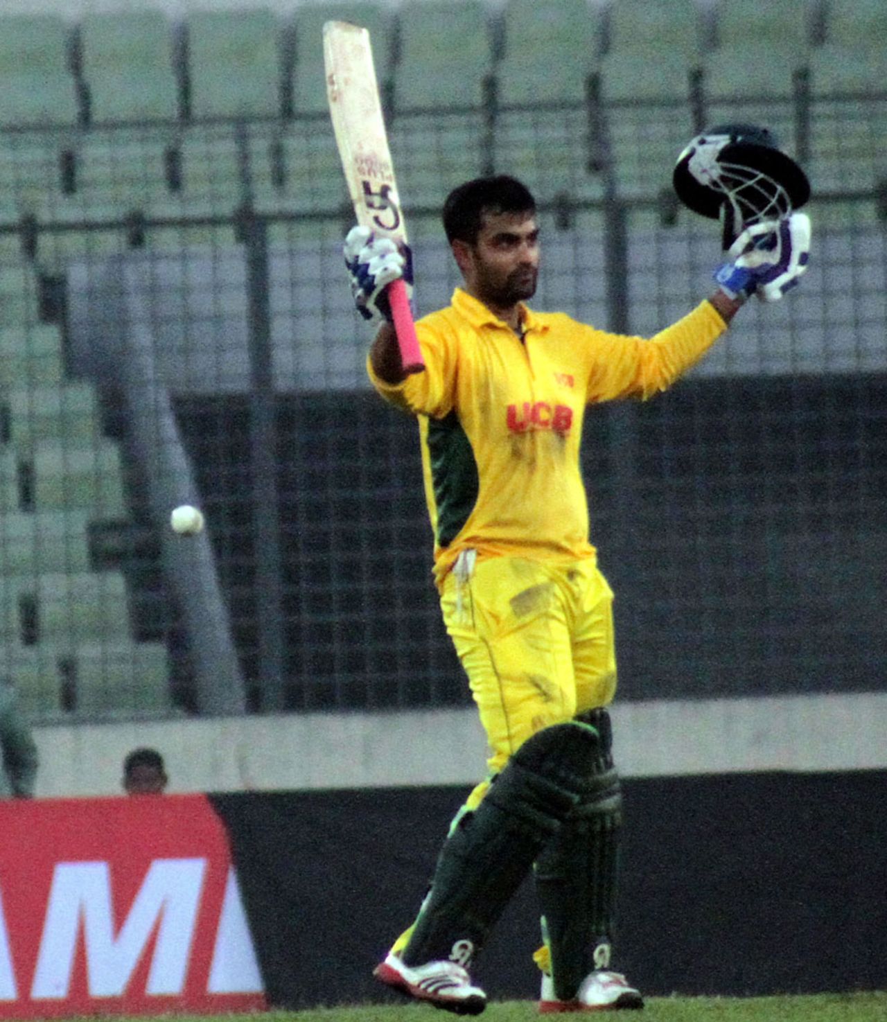 Tamim Iqbal acknowledges the crowd after reaching a maiden T20 ton, Mohammedan Sporting Club v UCB-BCB XI, Victory Day T20 Cup, December 29, 2013 