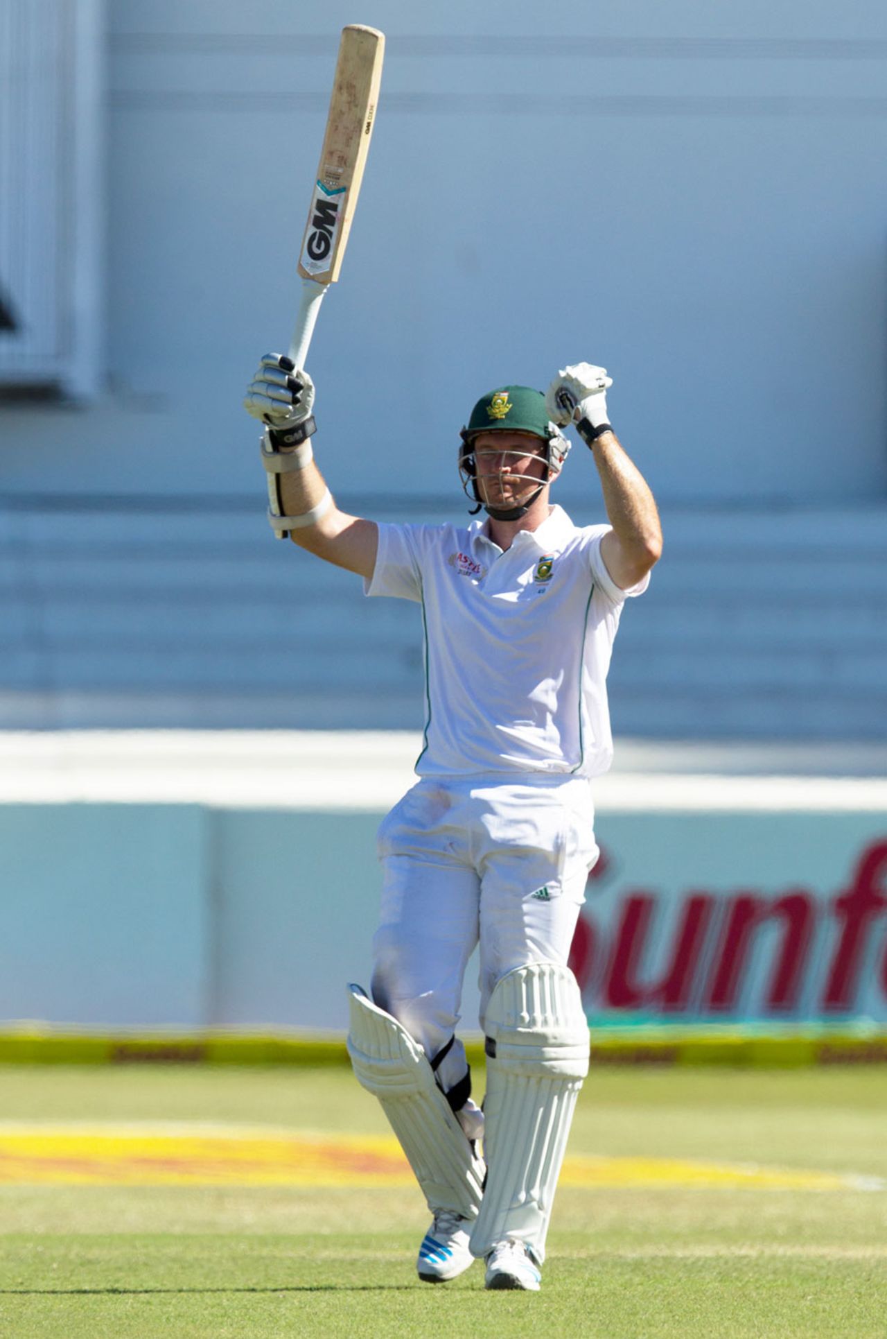 Graeme Smith punches the air after hitting the winning four, South Africa v India, 2nd Test, Durban, 4th day, December 29, 2013