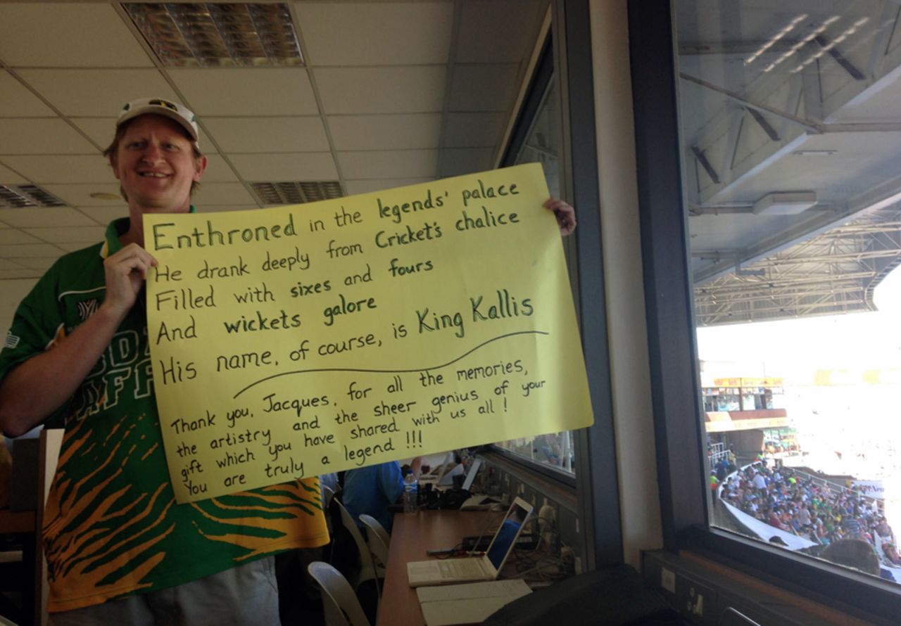 A fan shows off the limerick he has composed for the retiring Jacques Kallis, South Africa v India, 2nd Test, Durban, 4th day, December 29, 2013