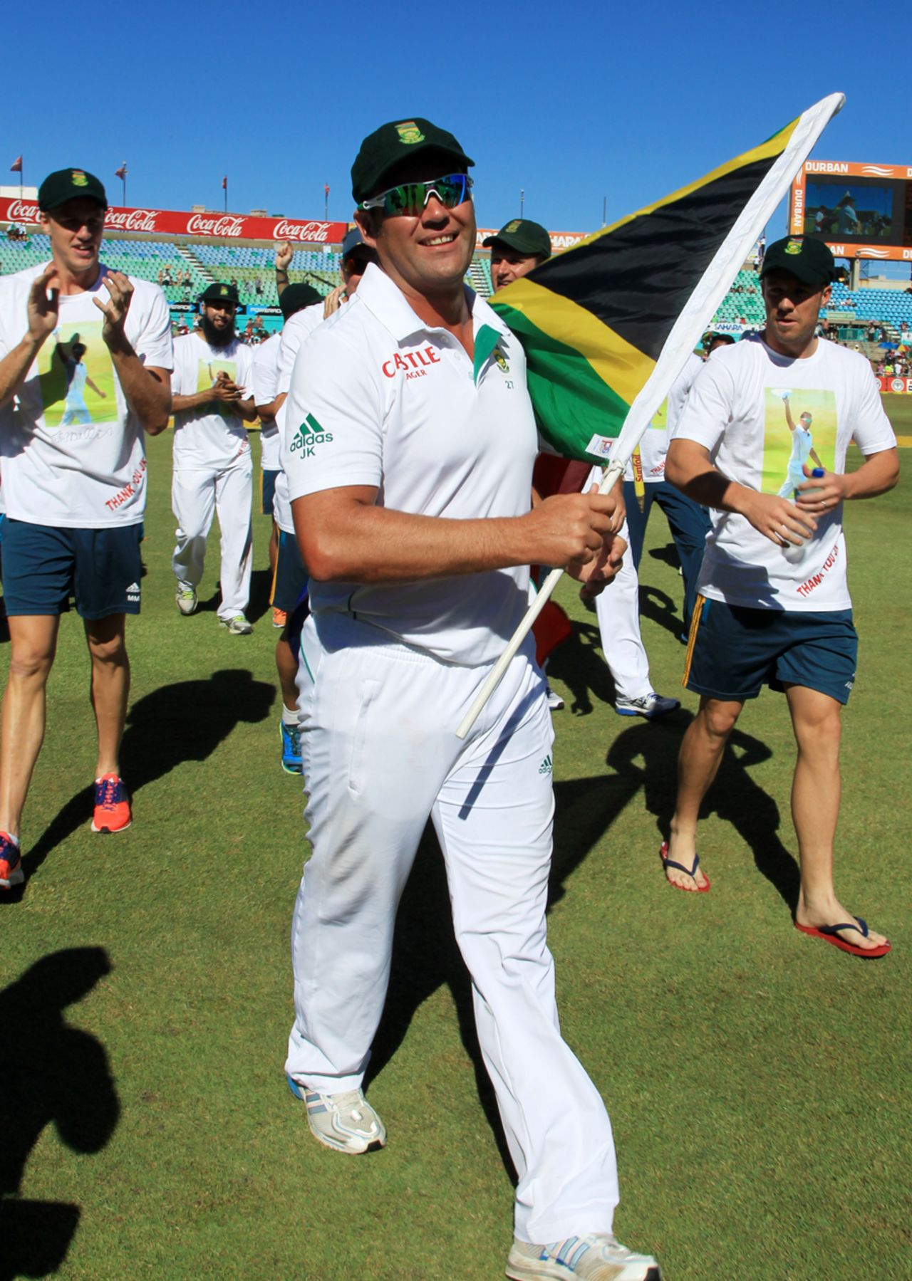 Jacques Kallis takes a lap of honour, South Africa v India, 2nd Test, Durban, 4th day, December 29, 2013