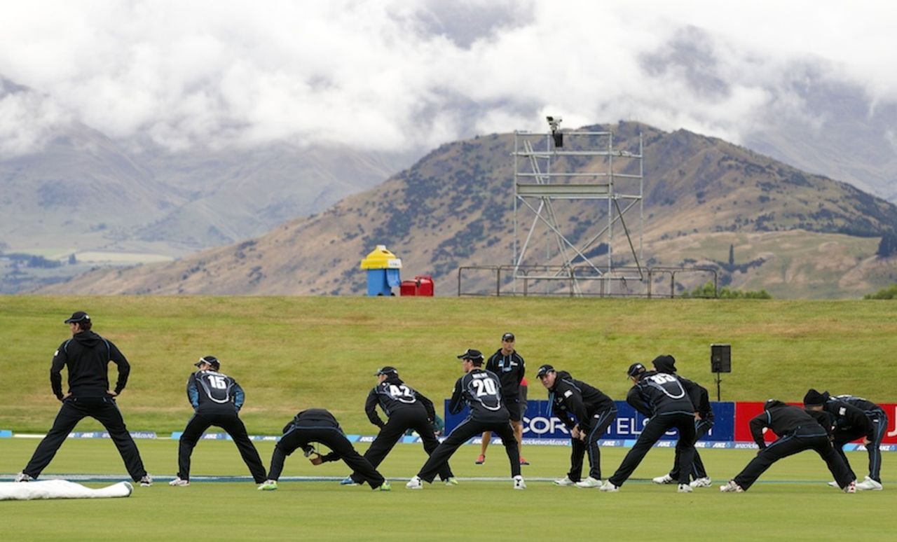 New Zealand warm up in cold, beautiful Queenstown, New Zealand v West Indies, 3rd ODI, Queenstown, January 1, 2014