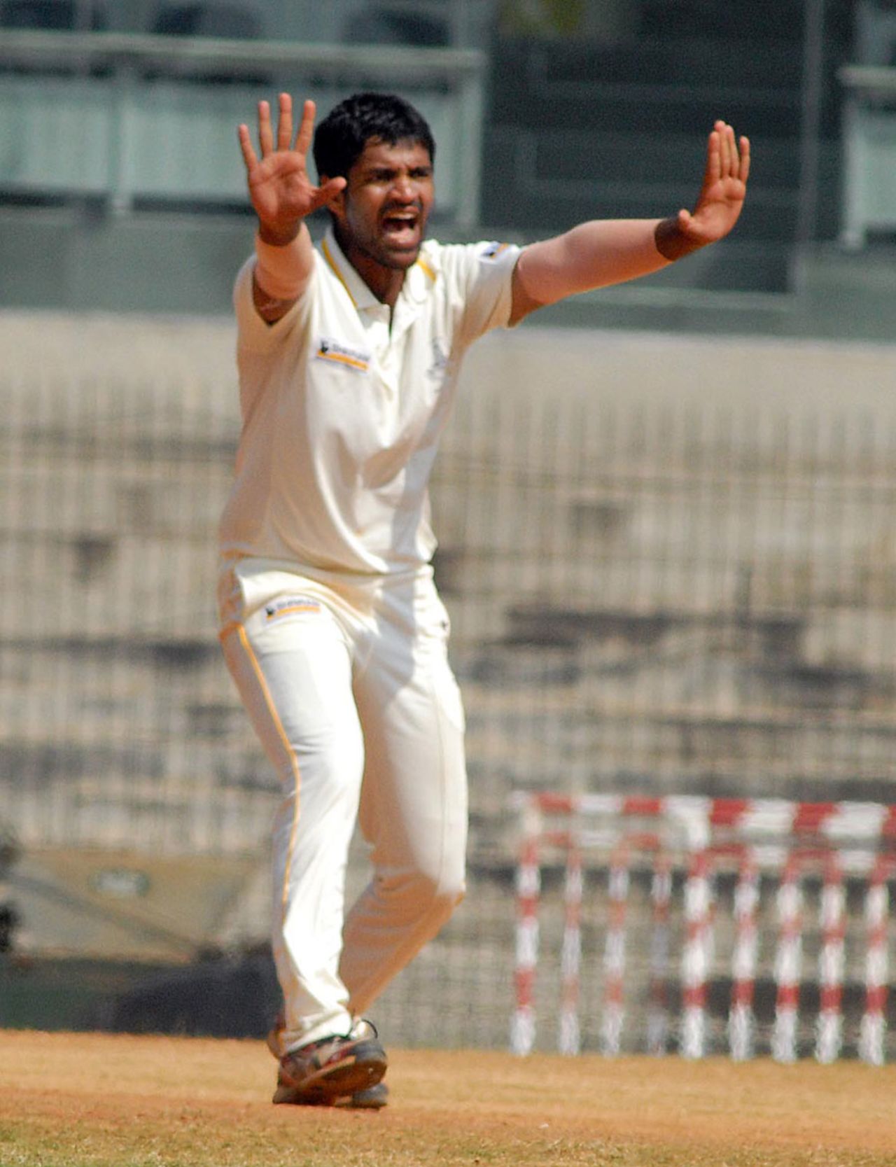 Rahil Shah picked up six wickets, Tamil Nadu v Bengal, Ranji Trophy, Group B, Chennai, 2nd day,  December 31, 2013