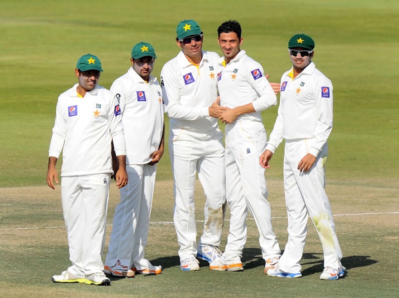 The Pakistan players celebrate a wicket, Pakistan v Sri Lanka, 1st Test, 4th day, Abu Dhabi, January 3, 2014