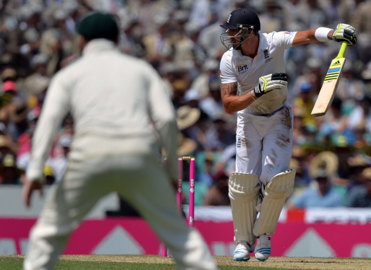 Kevin Pietersen looks behind as he edges Ryan Harris, Australia v England, 5th Test, Sydney, 2nd day, January 4, 2014