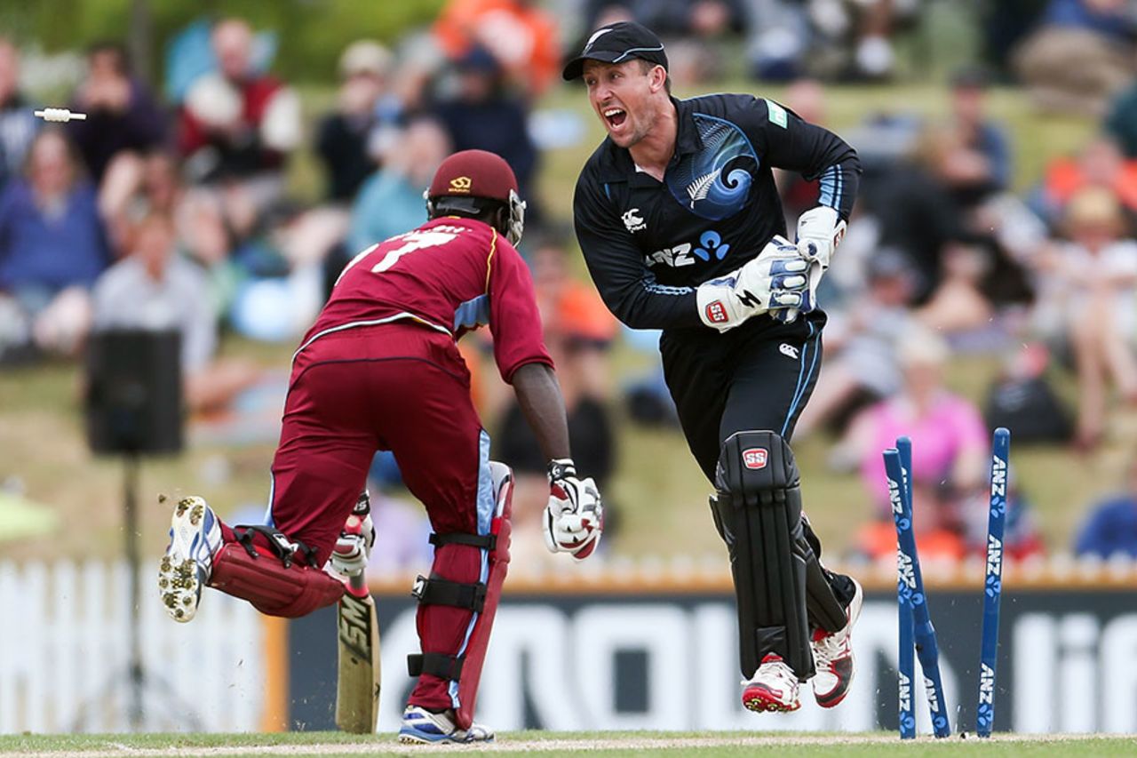 Luke Ronchi completes the run-out of Chadwick Walton, New Zealand v West Indies, 4th ODI, Nelson, January 4, 2014