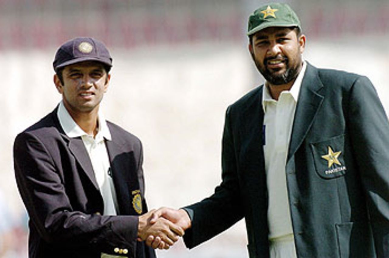 This is it! Rahul Dravid, the stand-in captain, and Inzamam-ul-Haq get ready for the toss, Pakistan v India, 1st Test, Multan, 1st day, March 28, 2004