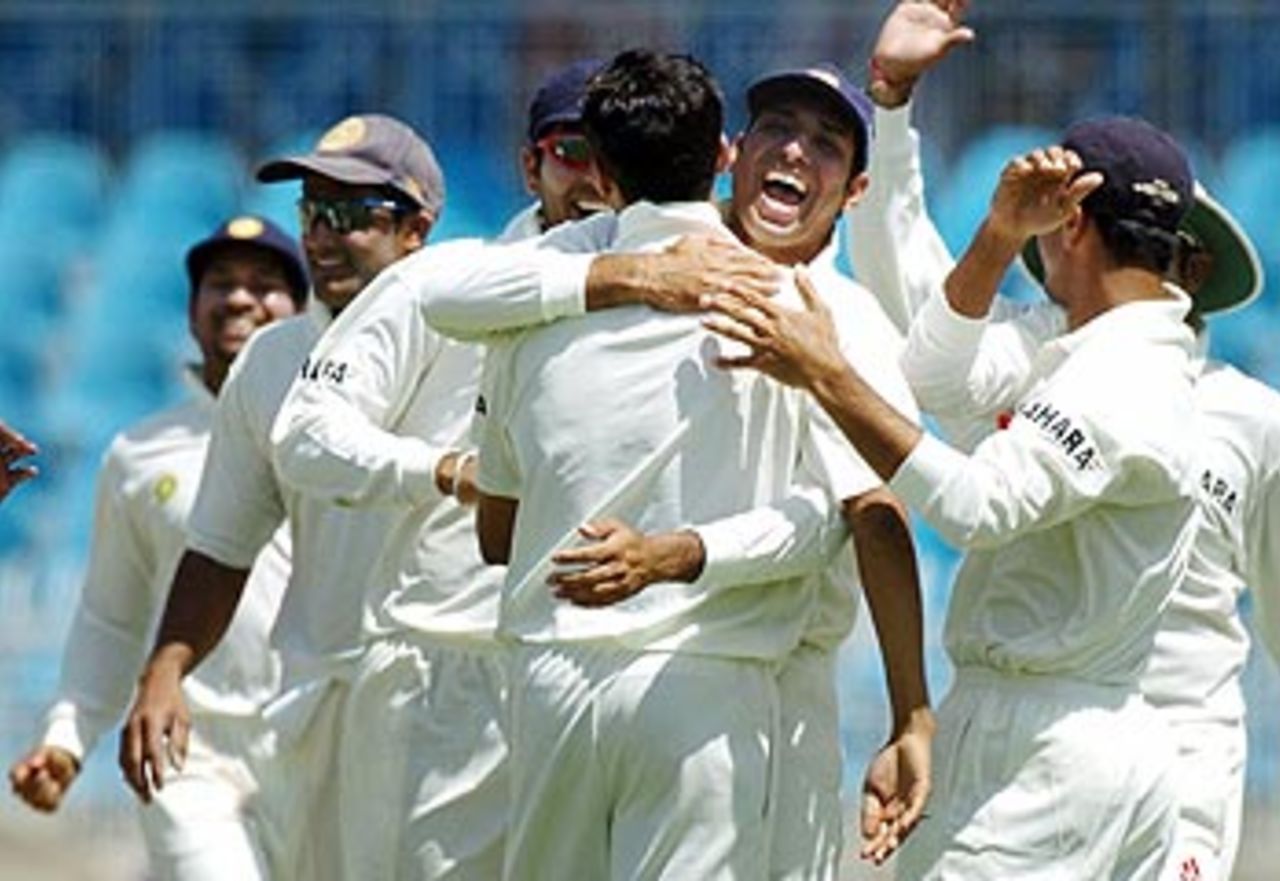 Ashish Nehra makes his presence felt on his return to the Test team, with two vital wickets, Pakistan v India, 3rd Test, Rawalpindi, 1st day, April 13, 2004