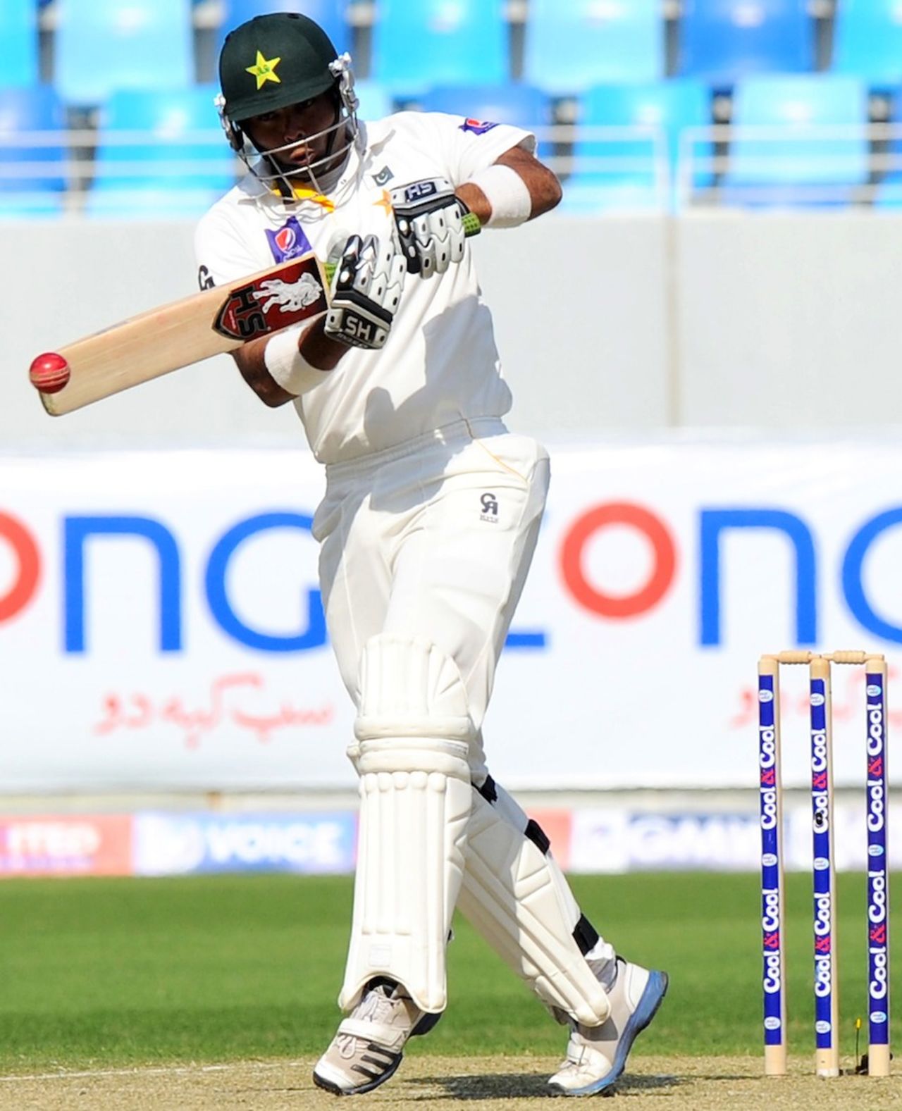 Khurram Manzoor pulls, Pakistan v Sri Lanka, 2nd Test, Dubai, 1st day, January 8, 2014
