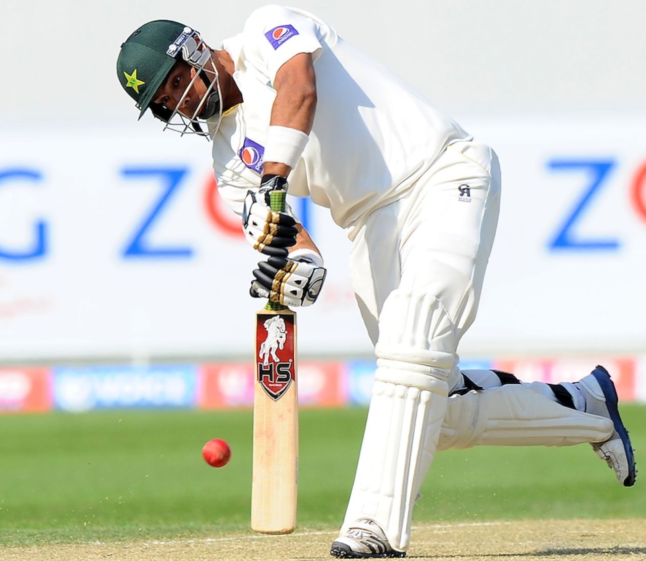 Khurram Manzoor hits Rangana Herath for six, Pakistan v Sri Lanka, 2nd Test, Dubai, 1st day, January 8, 2014