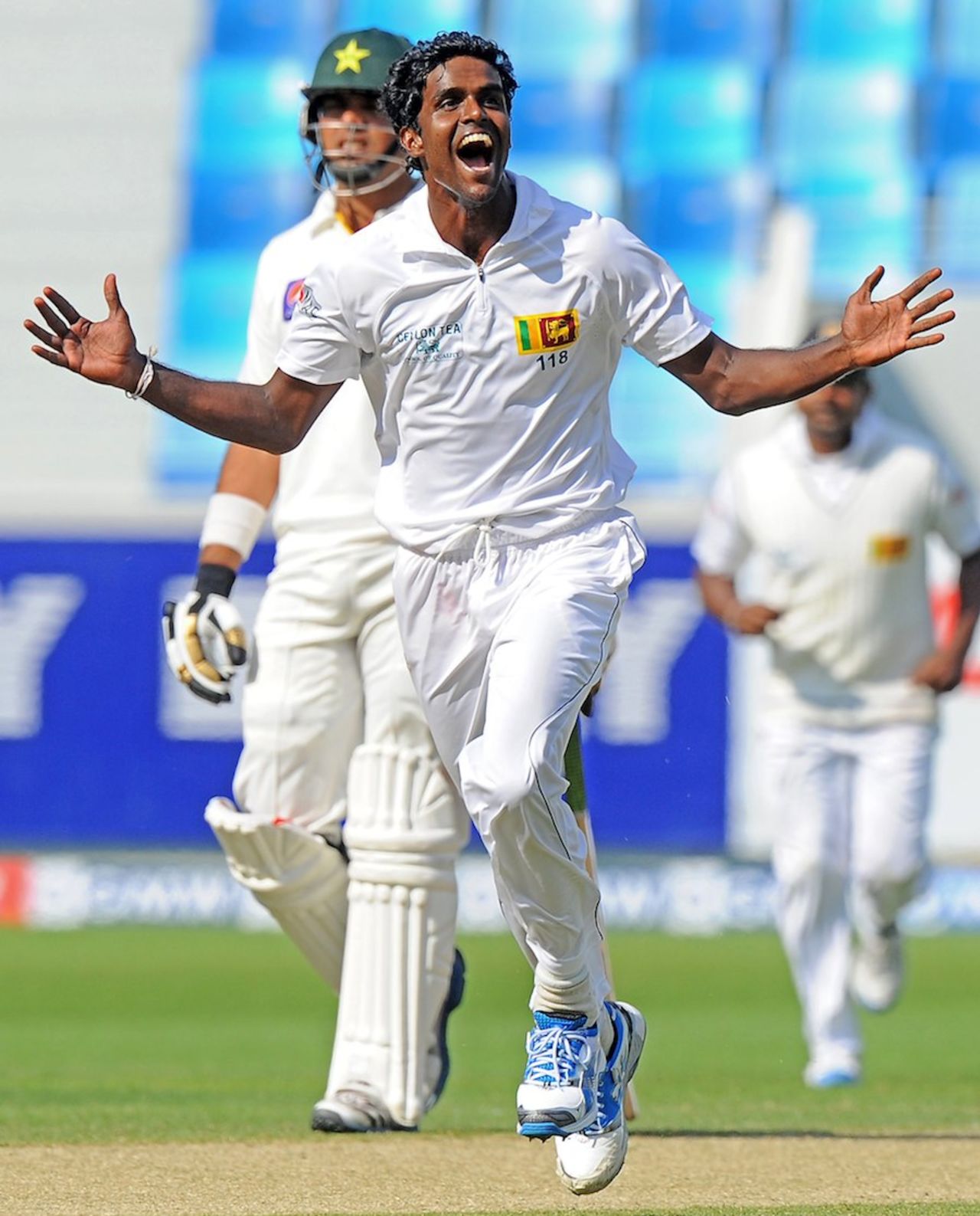 Shaminda Eranga celebrates Younis Khan's wicket, Pakistan v Sri Lanka, 2nd Test, Dubai, 1st day, January 8, 2014