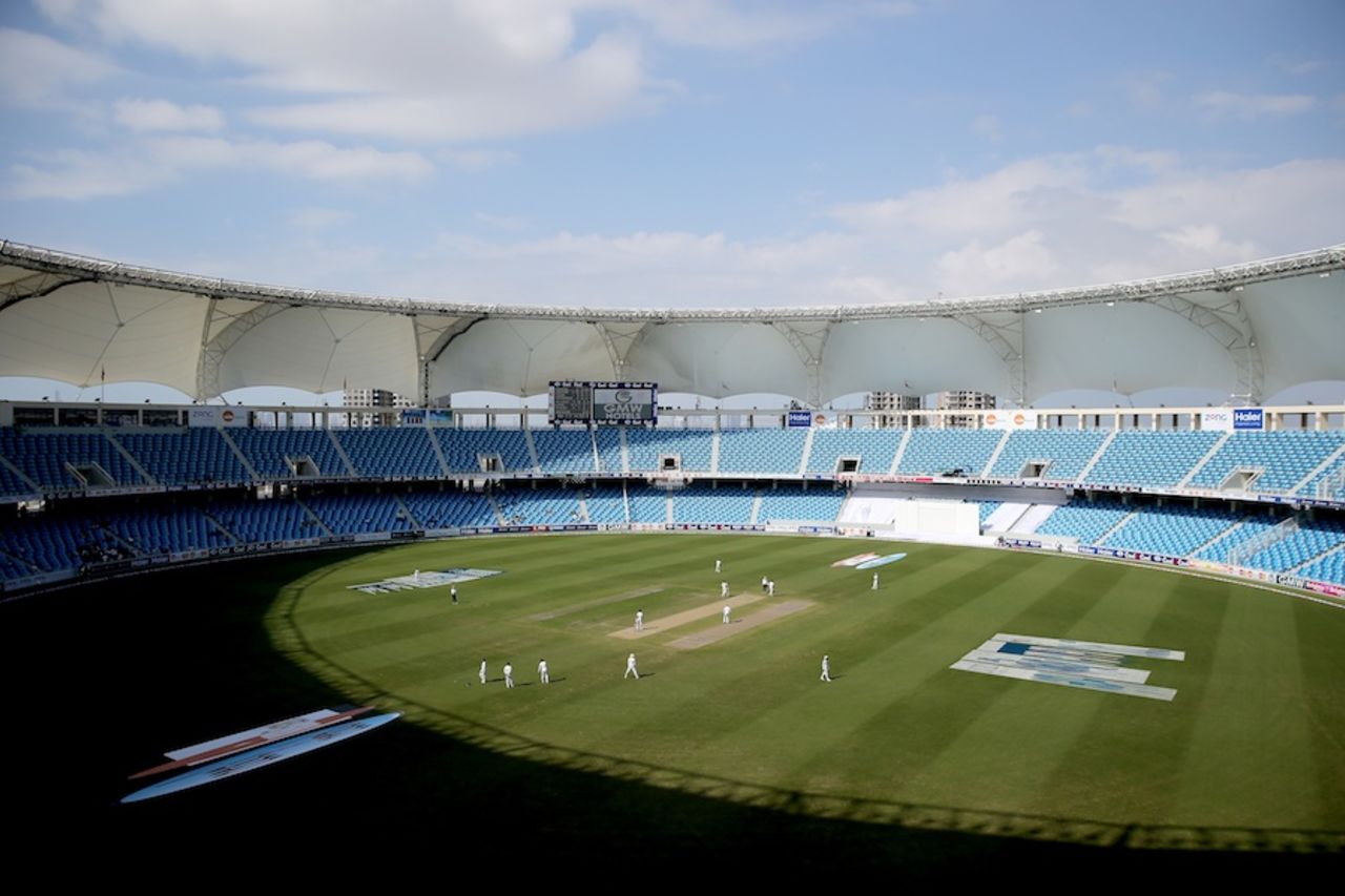 Very few people came to watch the first day, Pakistan v Sri Lanka, 2nd Test, Dubai, 1st day, January 8, 2014