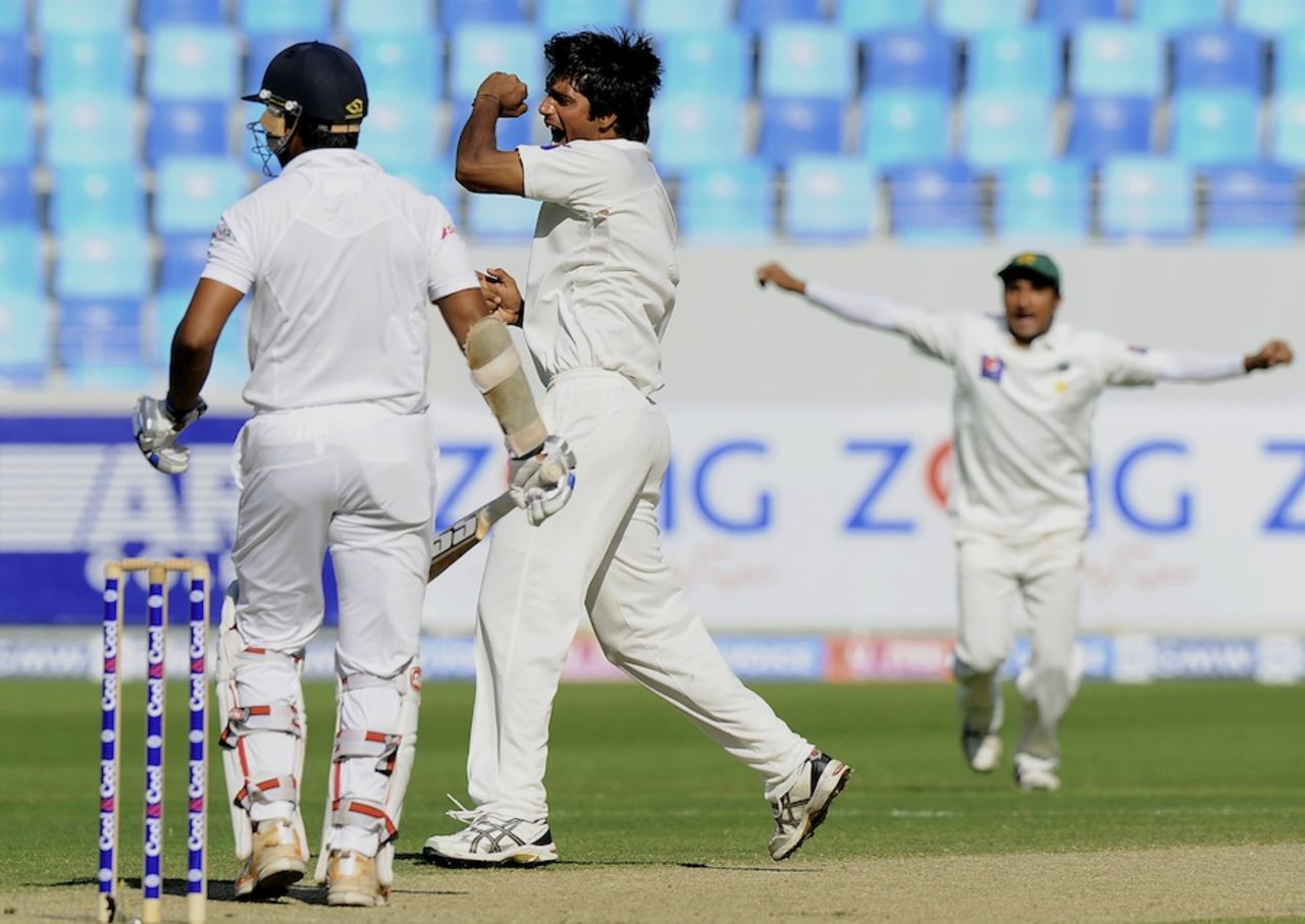 Rahat Ali celebrates Kumar Sangakkara's wicket, Pakistan v Sri Lanka, 2nd Test, Dubai, 2nd day, January 9, 2014