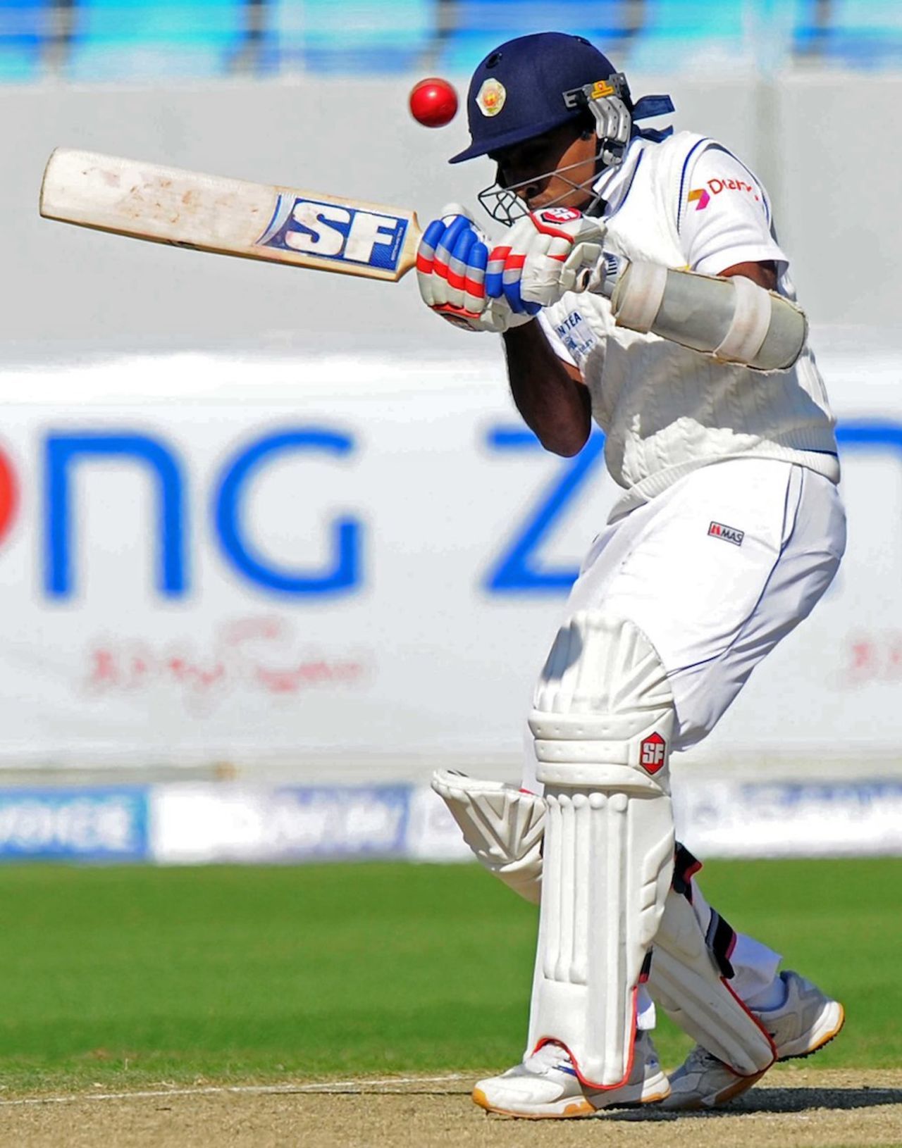 Mahela Jayawardene avoids a short ball, Pakistan v Sri Lanka, 2nd Test, Dubai, 2nd day, January 9, 2014