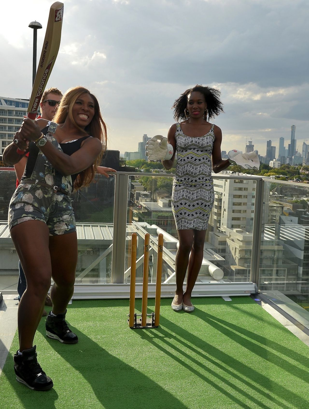 Serena Williams and Venus Williams try their hand at cricket during a promotional event, Melbourne, January 9, 2014