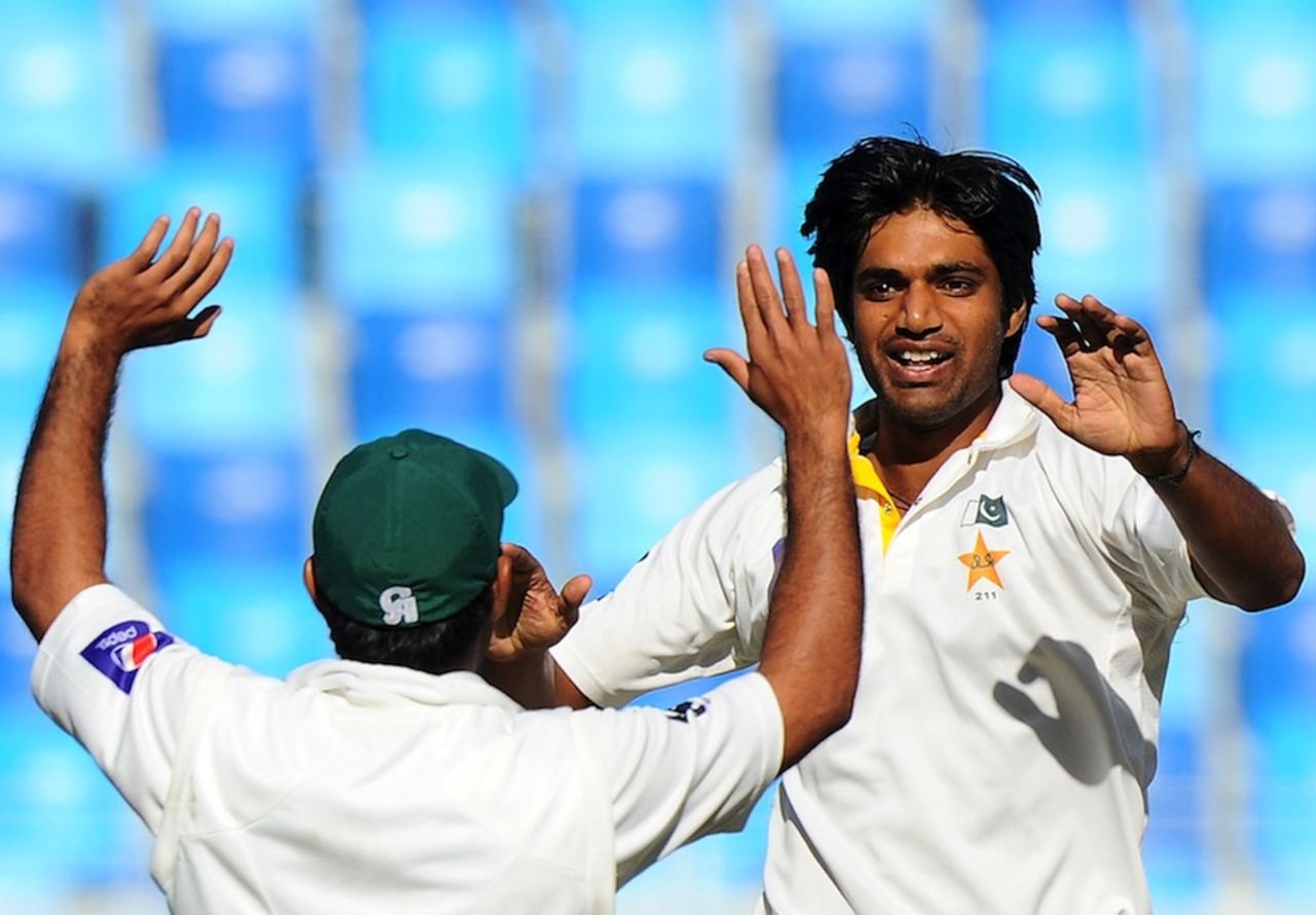 Rahat Ali celebrates after dismissing Angelo Mathews, Pakistan v Sri Lanka, 2nd Test, Dubai, 3rd day, January 10, 2014