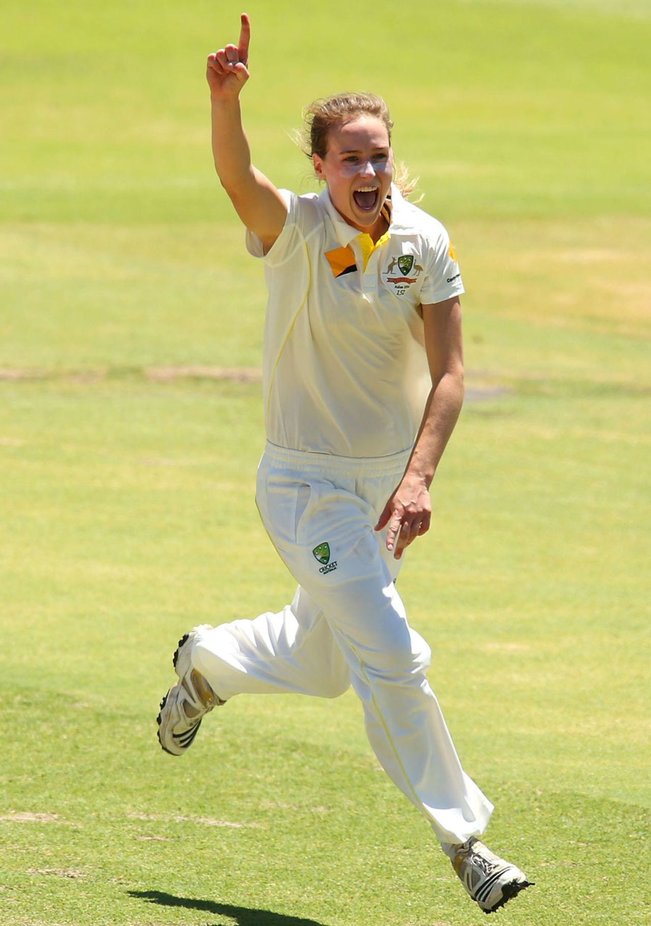 Ellyse Perry celebrates the fall of a wicket, Australia v England, Only Test, Perth, 1st day, January 10, 2013