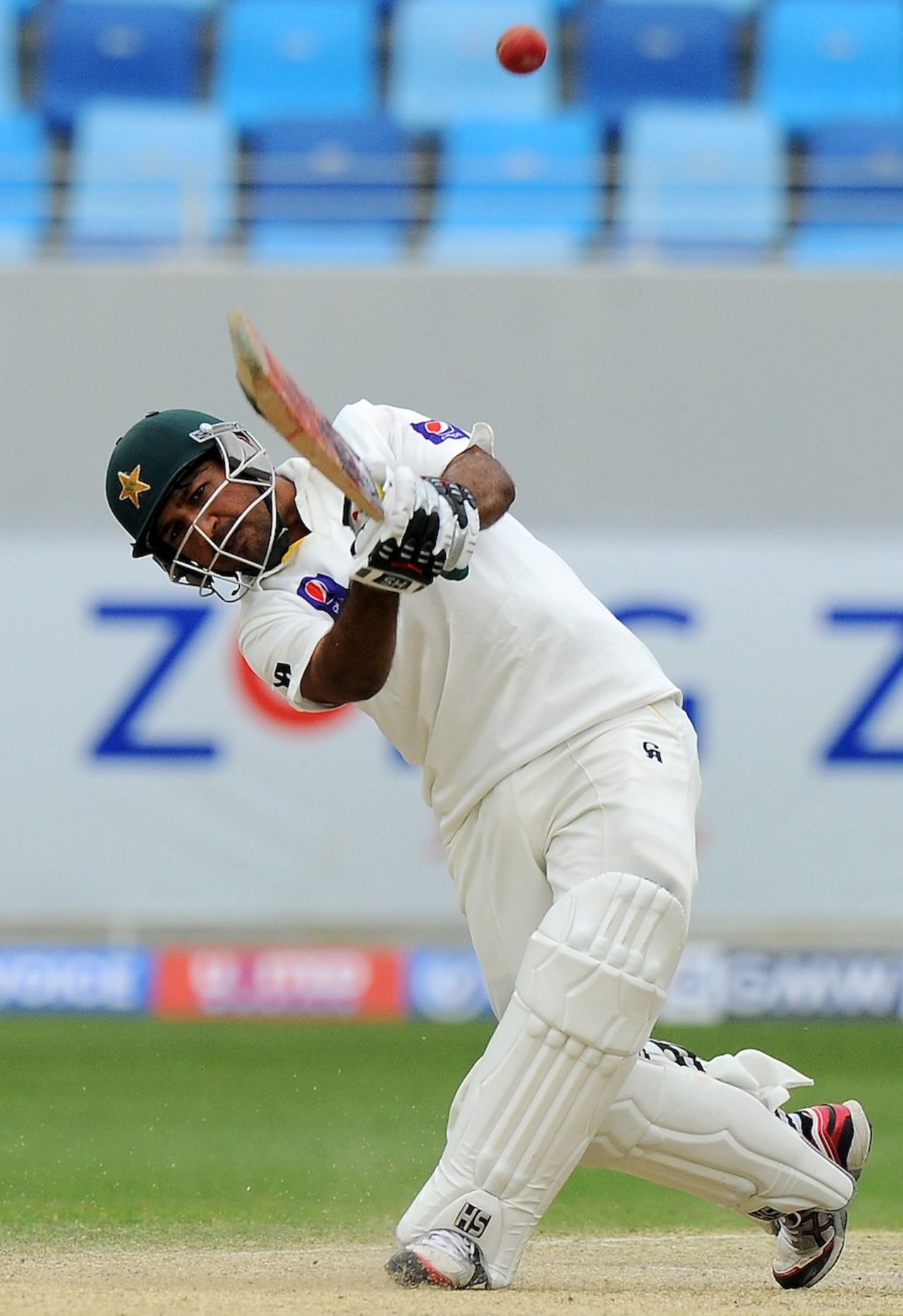 Sarfraz Ahmed hits over the top, Pakistan v Sri Lanka, 2nd Test, Dubai, 4th day, January 11, 2014