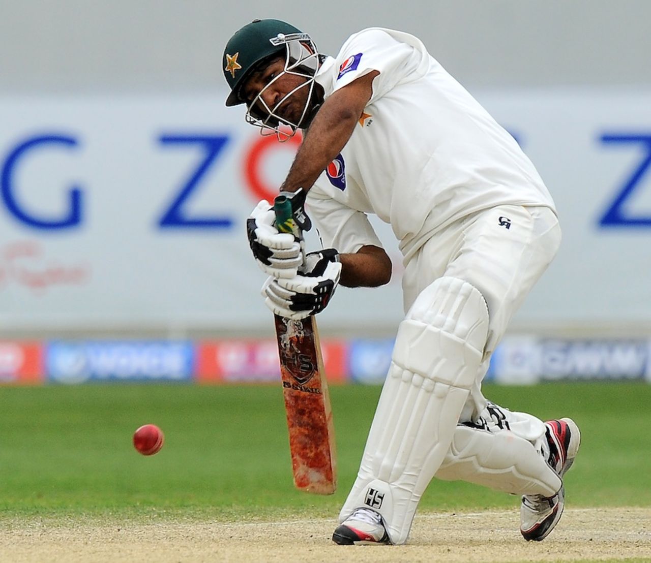Sarfraz Ahmed goes on the attack, Pakistan v Sri Lanka, 2nd Test, Dubai, 4th day, January 11, 2014