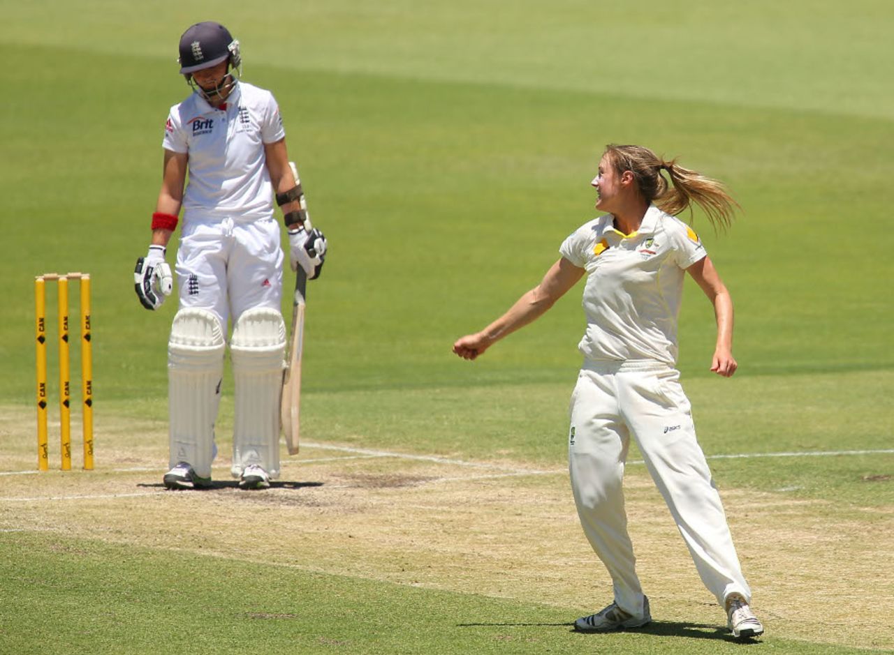 Ellyse Perry halted England's recovery by removing Arran Brindle, Australia v England, Only Test, Perth, 3rd day, January 12, 2014