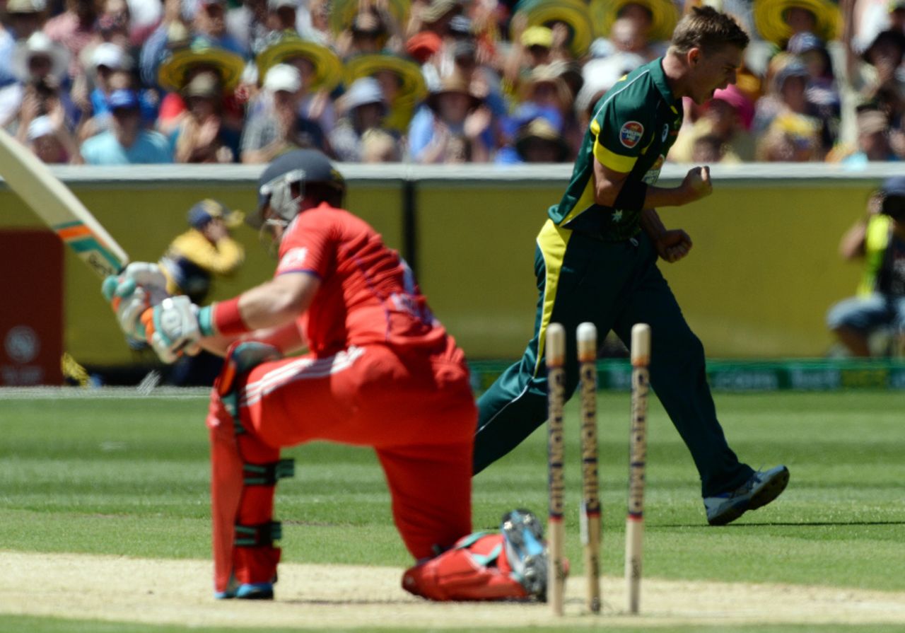 Ian Bell fell sweeping against Xavier Doherty, Australia v England, 1st ODI, Melbourne, January 12, 2014