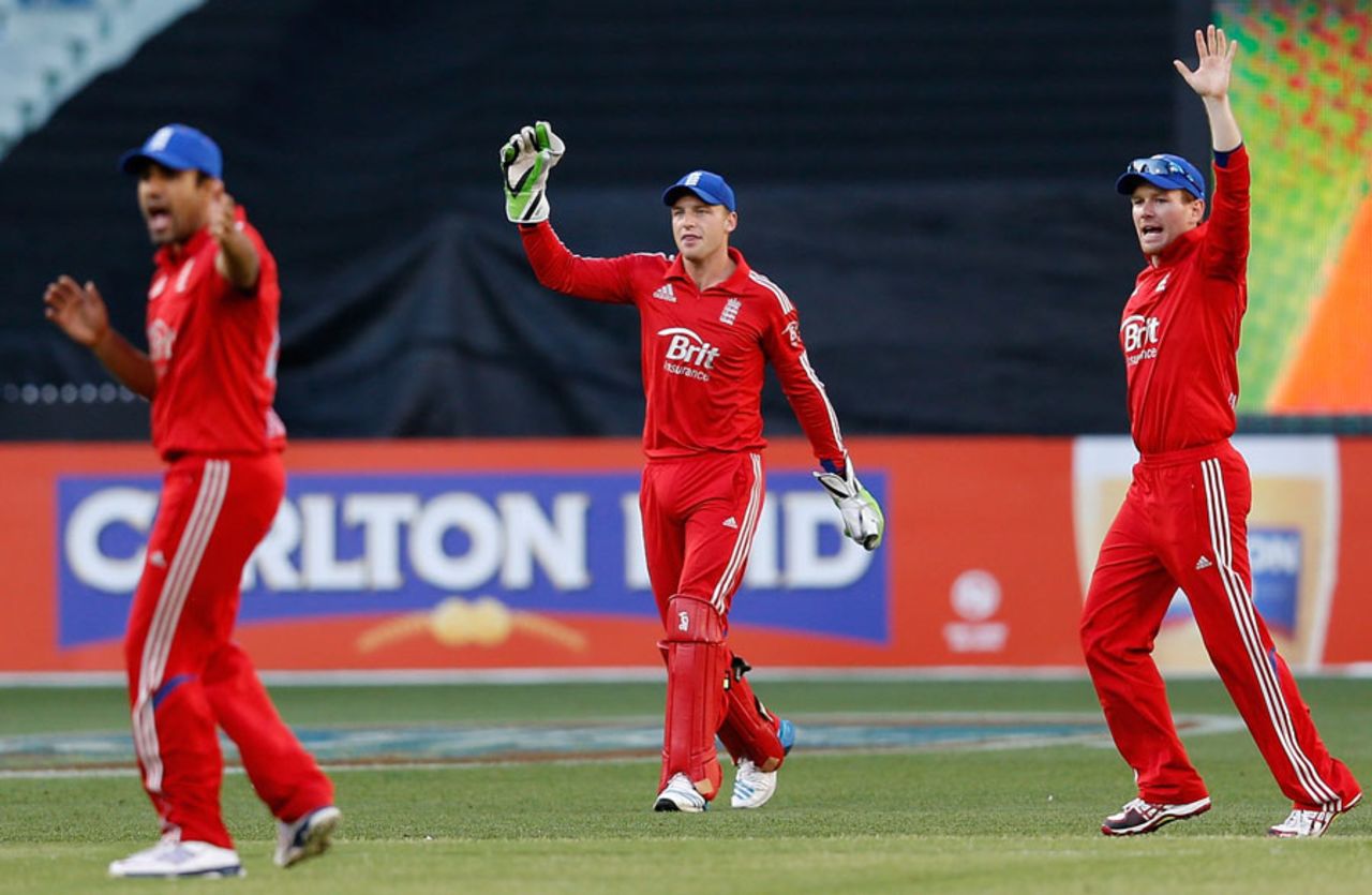 Jos Buttler was ruled not to have taken a catch cleanly, Australia v England, 1st ODI, Melbourne, January 12, 2014