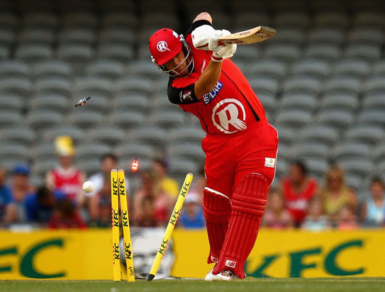 Aaron Finch is bowled, Melbourne Renegades v Sydney Thunder, Big Bash League, Melbourne, January 14, 2014