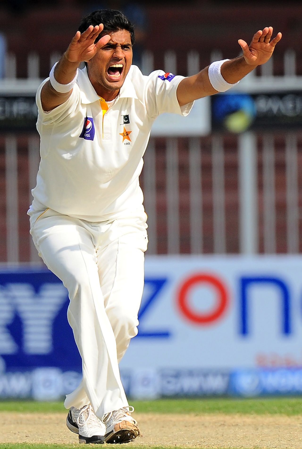 Mohammad Talha appeals for a caught behind, Pakistan v Sri Lanka, 3rd Test, Sharjah, 1st day, January 16, 2014