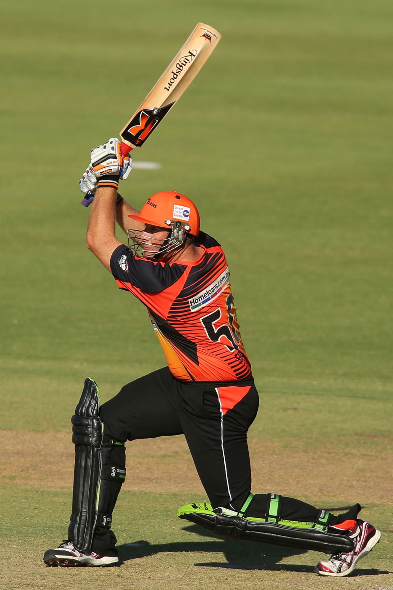 Craig Simmons plays a lofted shot through the off side, Scorchers v Strikers, Big Bash League 2013-14, Perth, January 16, 2014