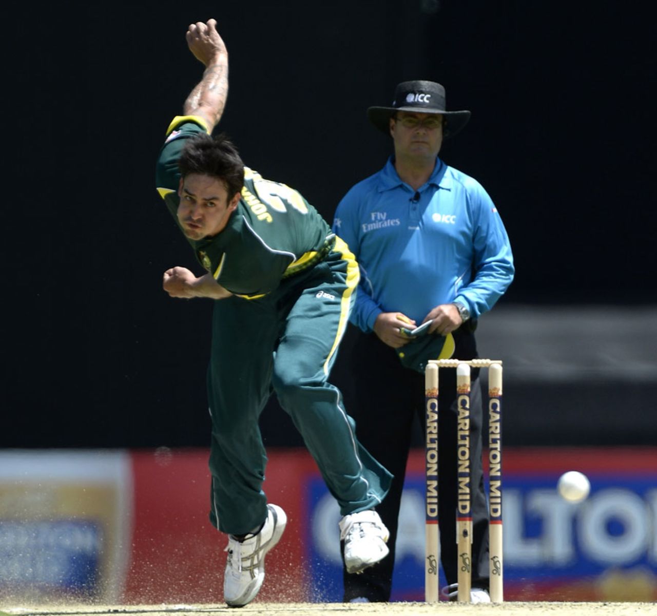 Mitchell Johnson in his delivery stride, Australia v England, 2nd ODI, Gabba, January 17, 2014