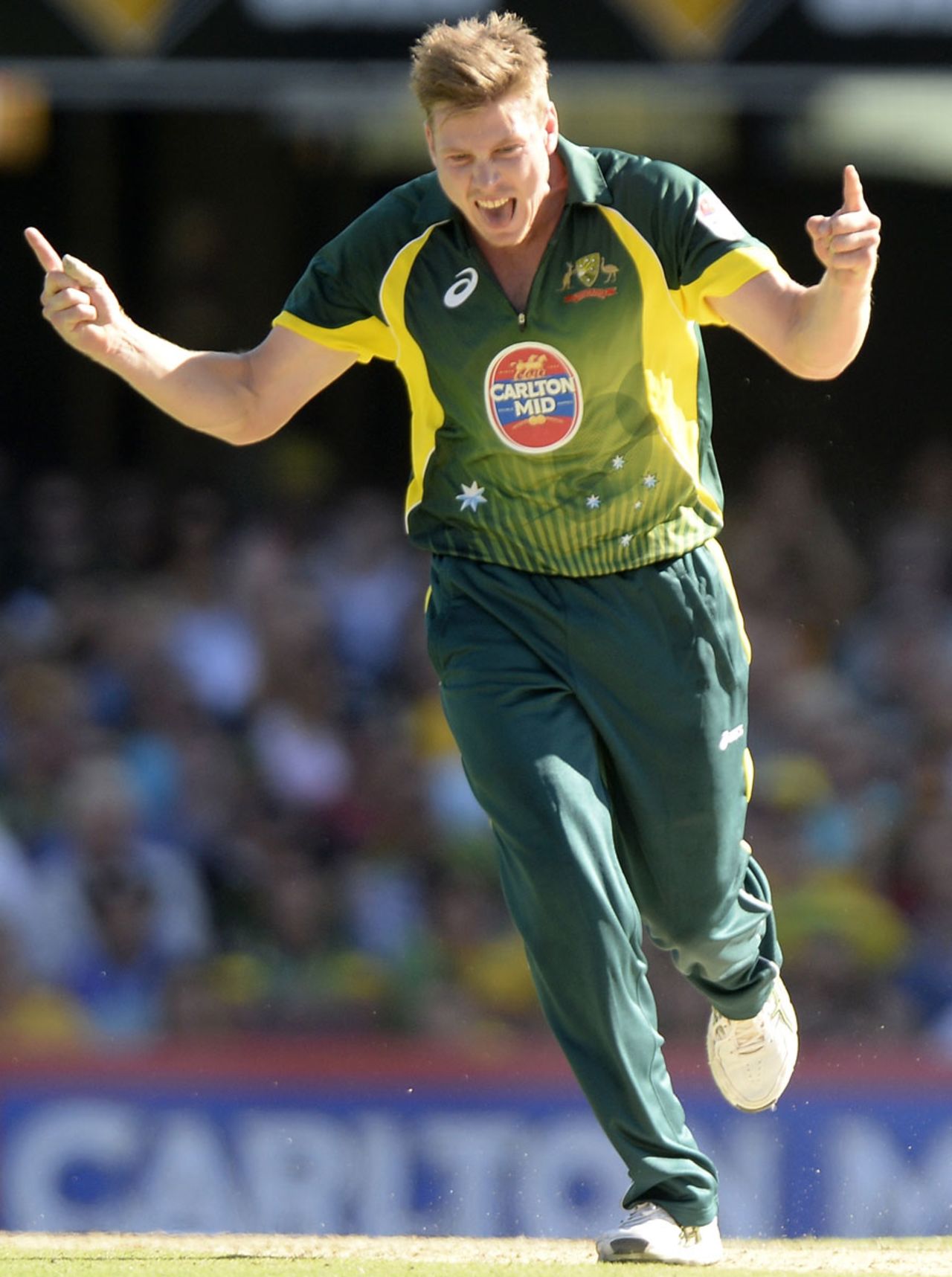 Mitchell Johnson in his delivery stride, Australia v England, 2nd ODI, Gabba, January 17, 2014