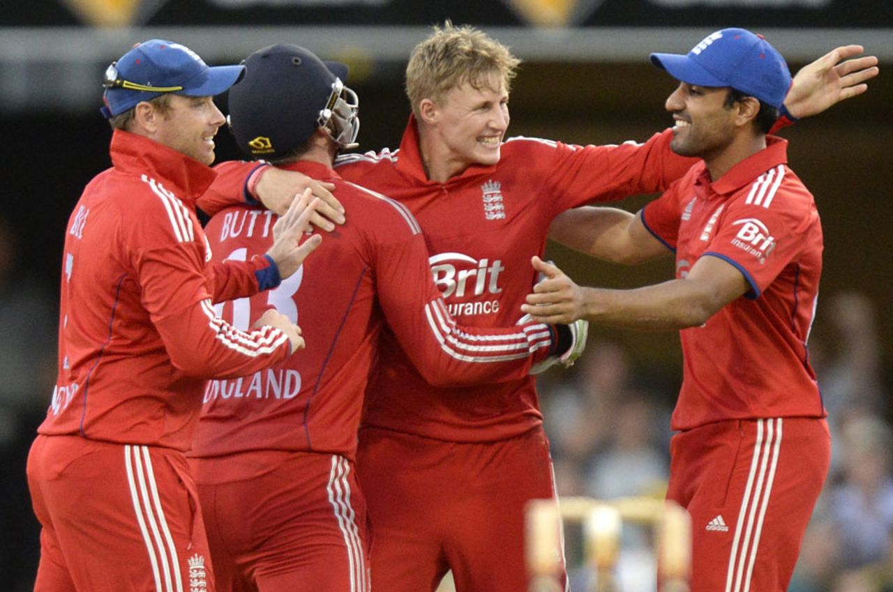 Joe Root celebrates a wicket with team-mates, Australia v England, 2nd ODI, Gabba, January 17, 2014