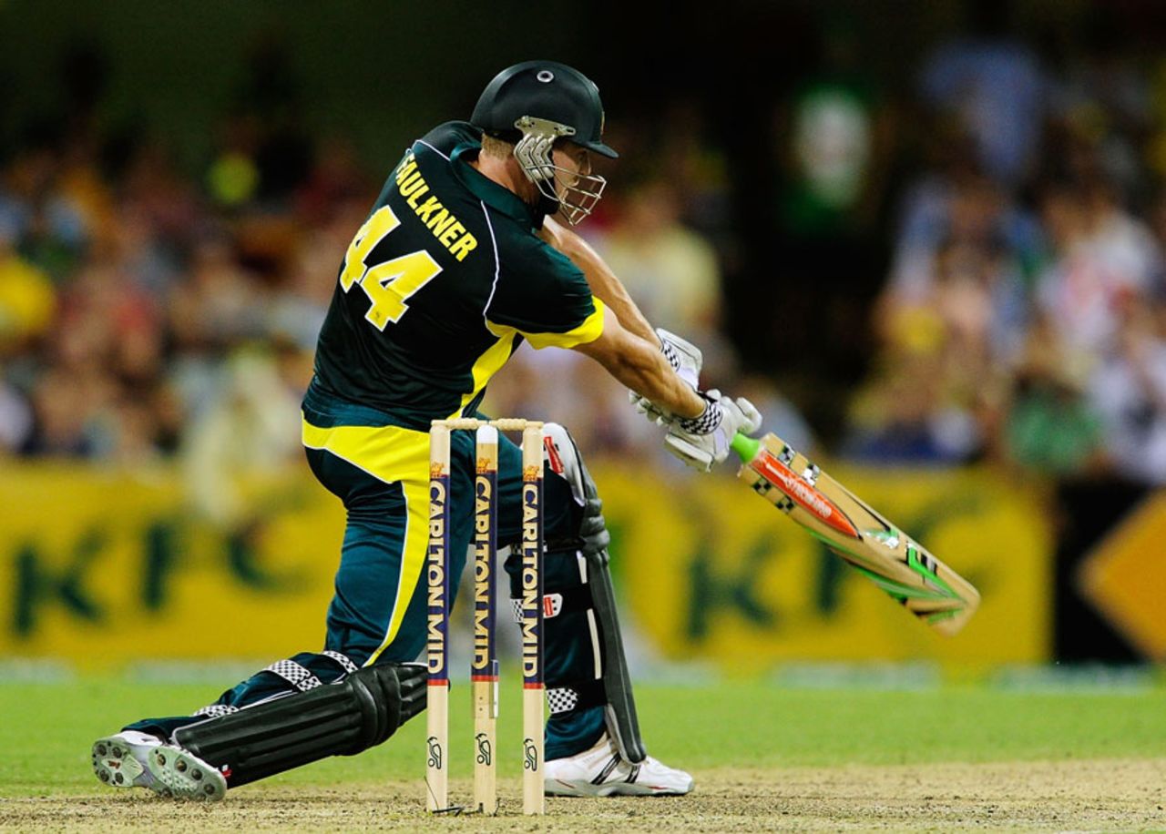 James Faulkner slaps the matchwinning boundary, Australia v England, 2nd ODI, Gabba, January 17, 2014