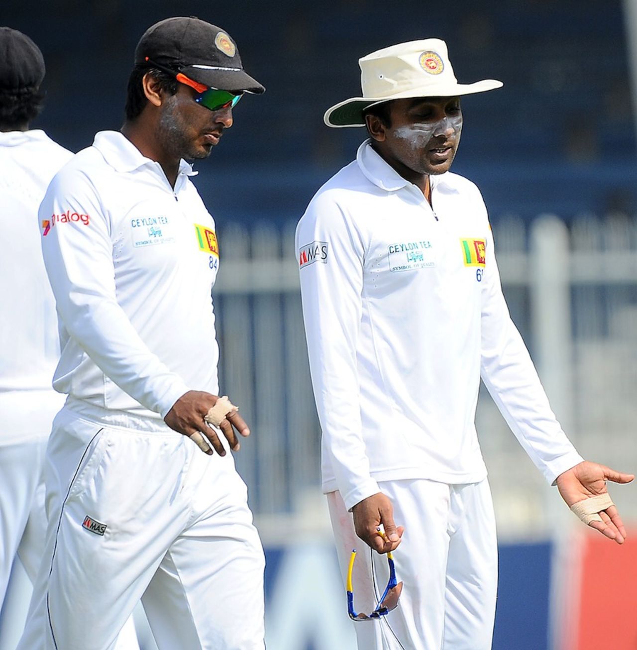 Mahela Jayawardene and Kumar Sangakkara with taped hands, Pakistan v Sri Lanka, 3rd Test, Sharjah, 3rd day, January 18, 2014
