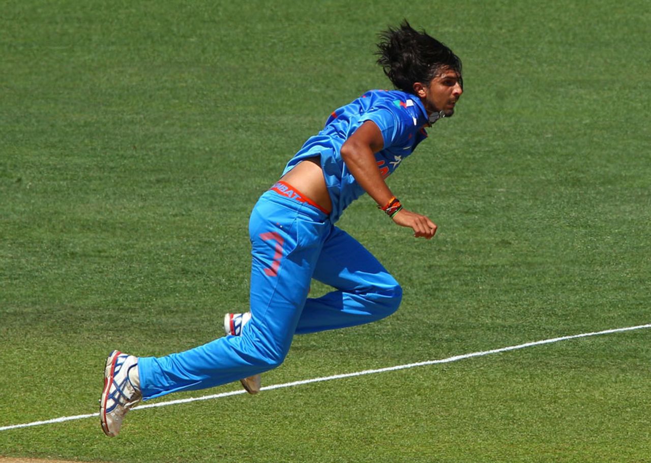Ishant Sharma in his delivery stride, New Zealand v India, 1st ODI, Napier, January 19, 2014