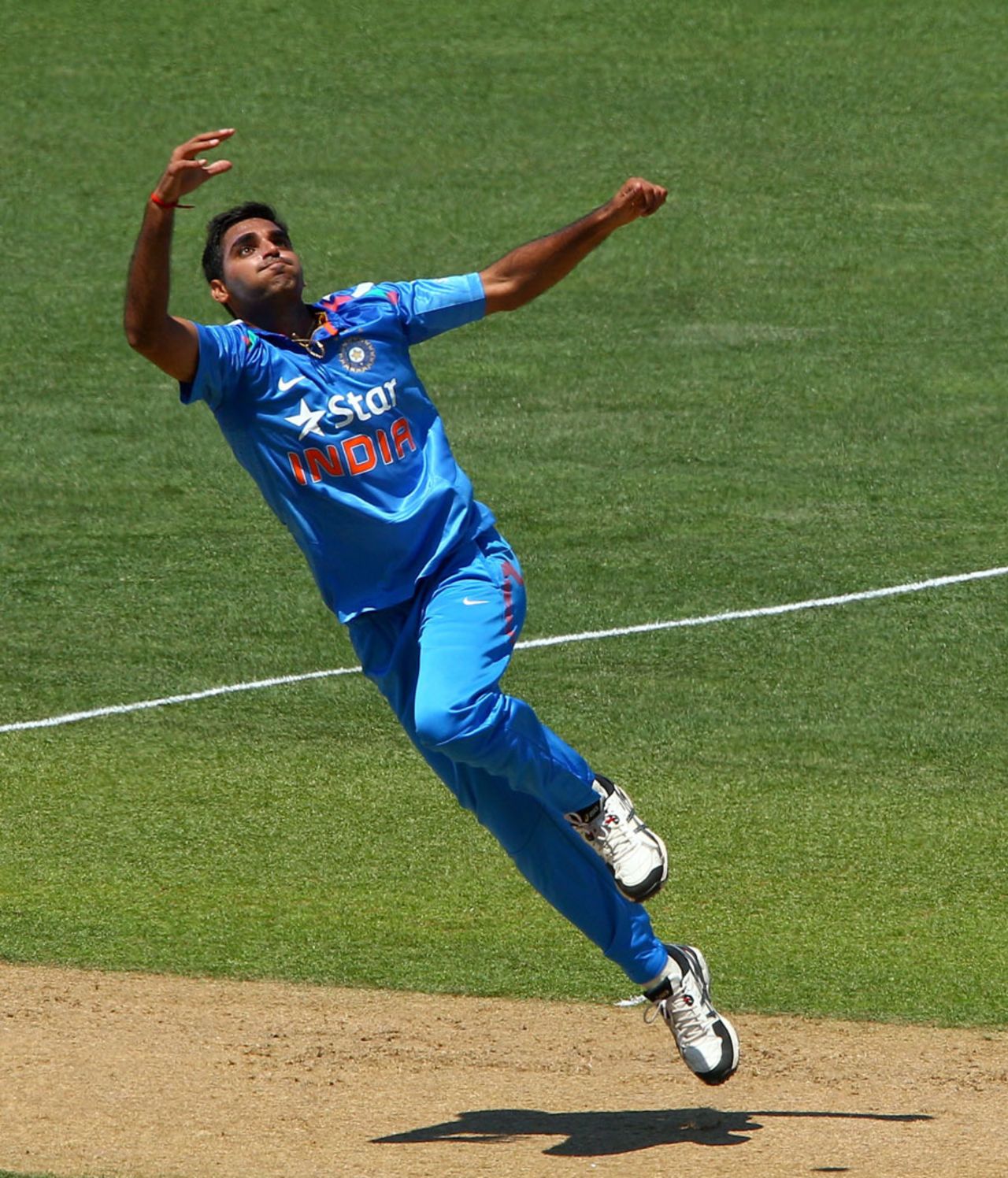 Bhuvneshwar Kumar fields off his own bowling, New Zealand v India, 1st ODI, Napier, January 19, 2014