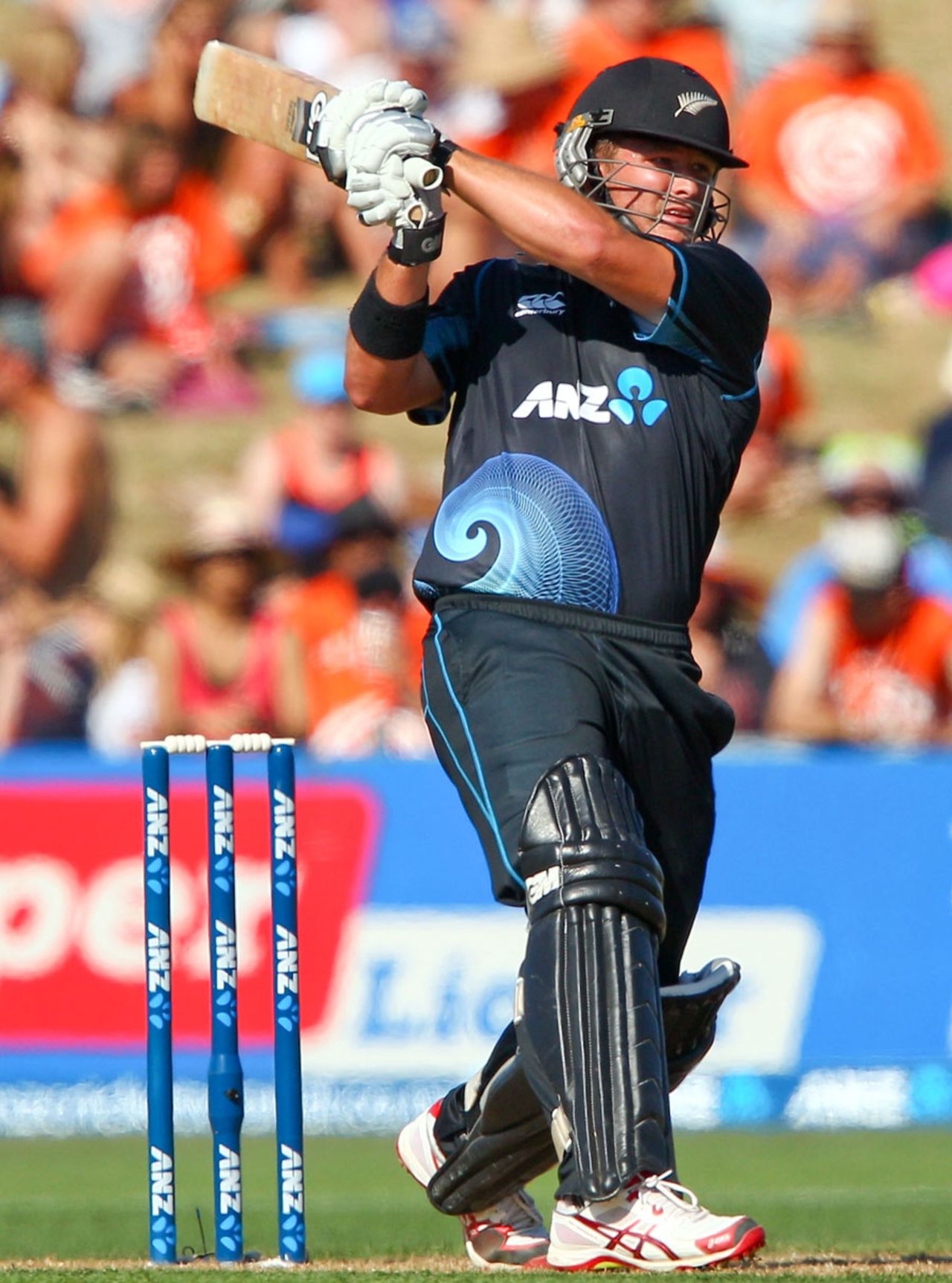 Corey Anderson goes on the attack, New Zealand v India, 1st ODI, Napier, January 19, 2014