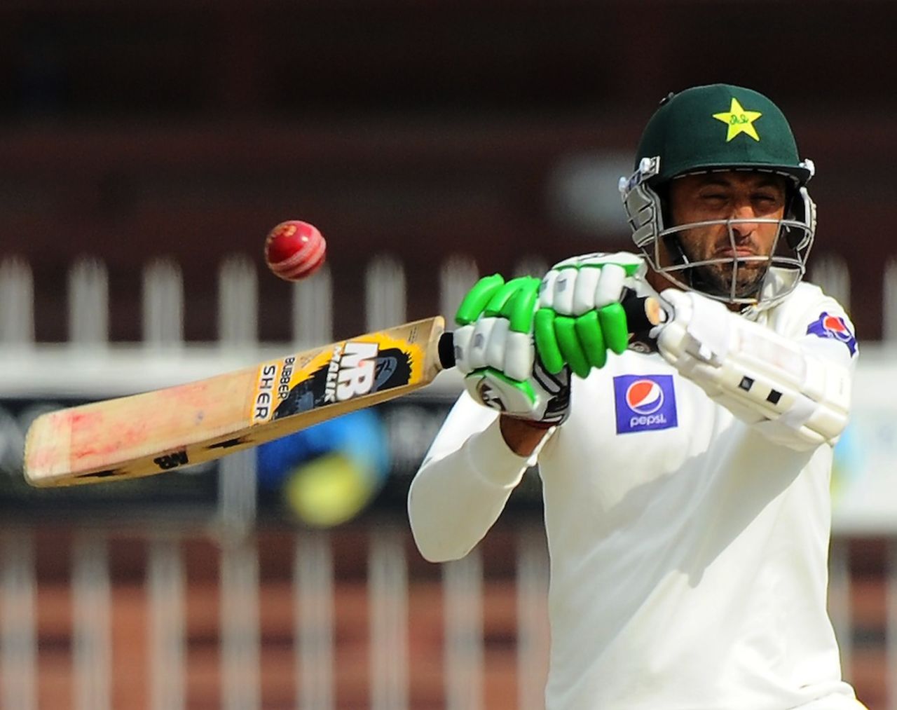 Junaid Khan hit two sixes in his first four balls, Pakistan v Sri Lanka, 3rd Test, Sharjah, 4th day, January 19, 2014