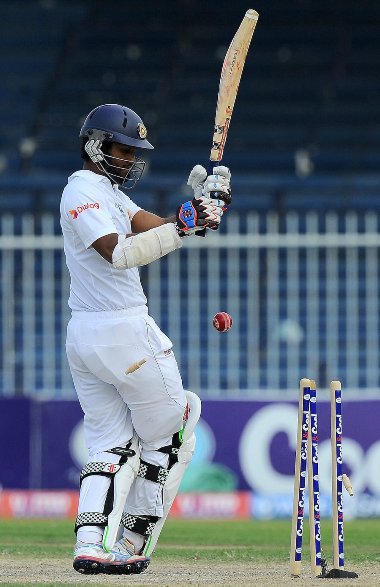 Dimuth Karunaratne played on to his stumps, Pakistan v Sri Lanka, 3rd Test, Sharjah, 4th day, January 19, 2014
