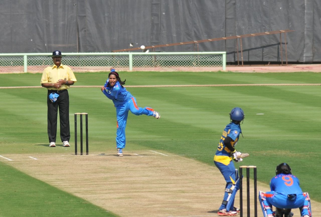 Gouher Sultana took four wickets for only four runs, India v Sri Lanka, 1st women's ODI, Visakhapatnam, January 19, 2014