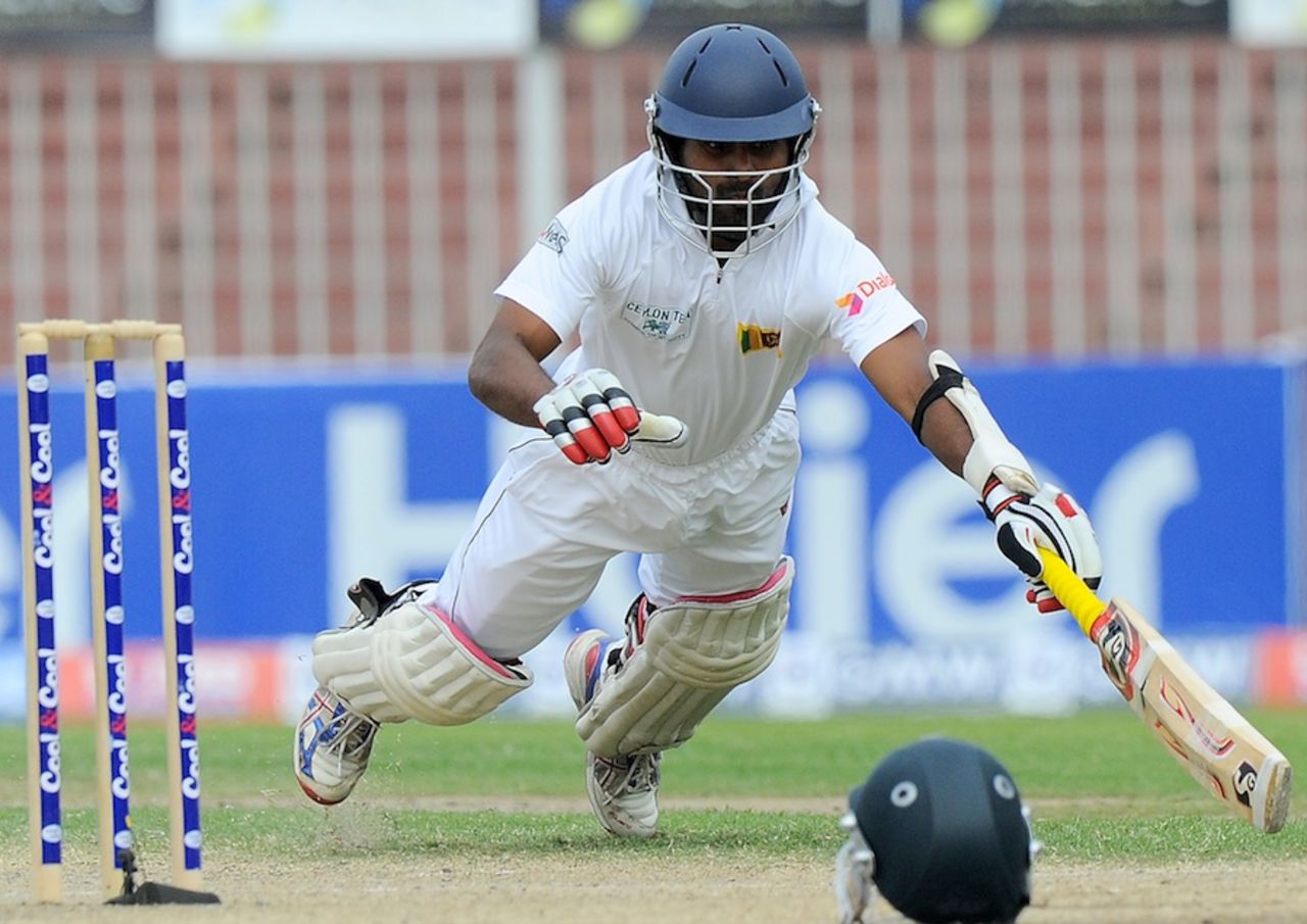 Kaushal Silva dives to make his ground, Pakistan v Sri Lanka, 3rd Test, Sharjah, 4th day, January 19, 2014