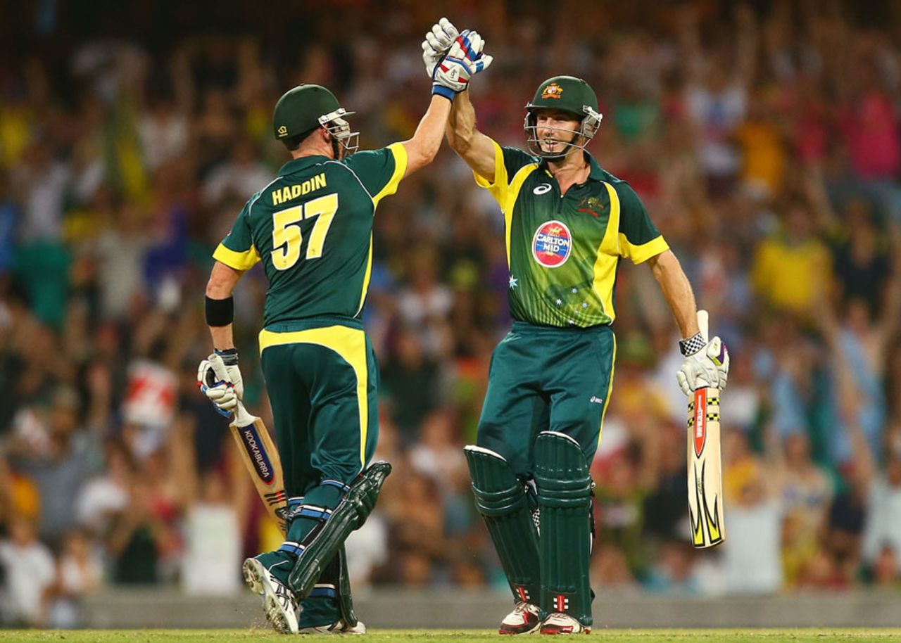 Brad Haddin and Shaun Marsh celebrate victory, Australia v England, 3rd ODI, Sydney, January 19, 2014