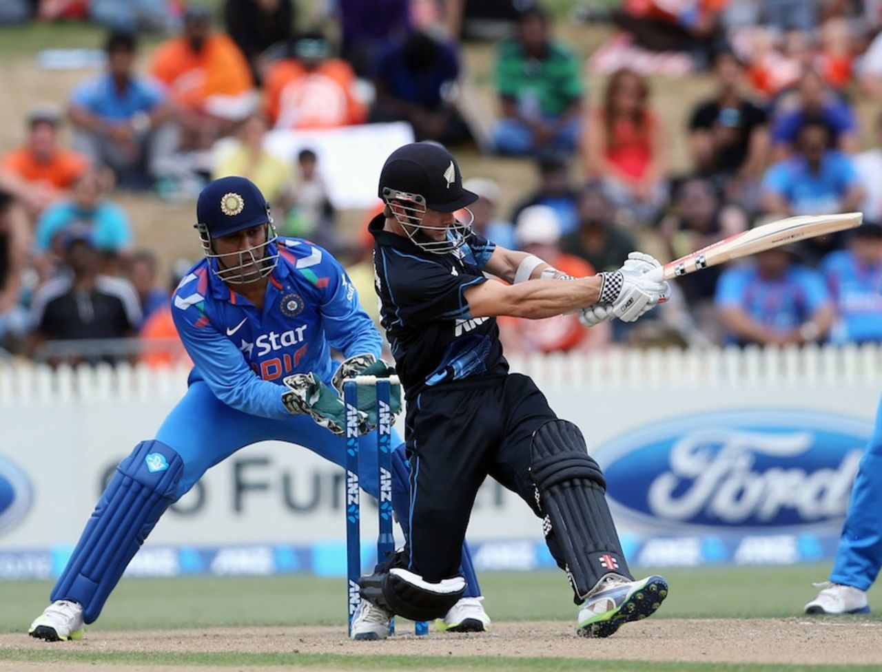 Kane Williamson pulls during his half-century, New Zealand v India, 2nd ODI, Hamilton, January 22, 2014