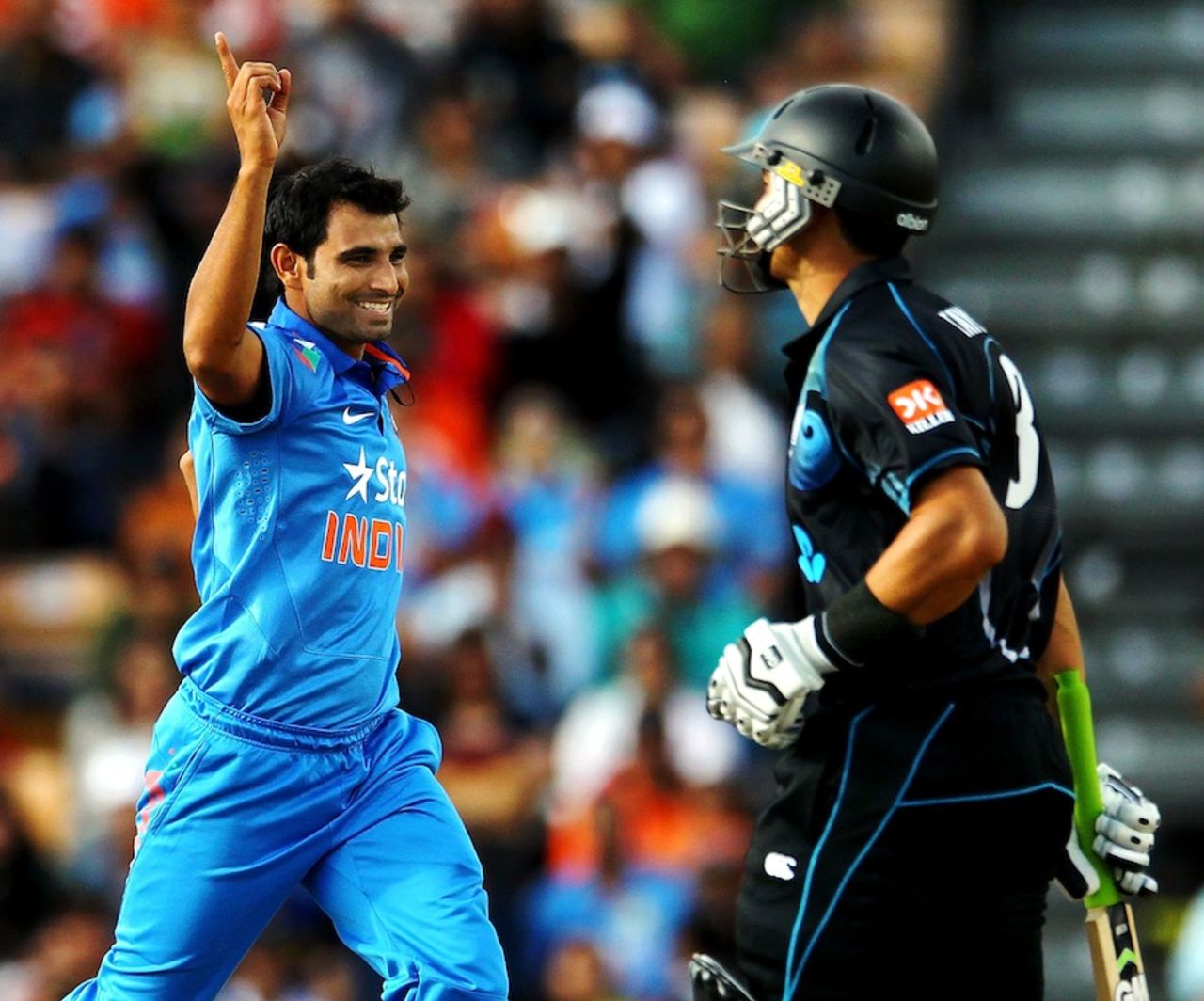 Mohammad Shami celebrates Ross Taylor's wicket, New Zealand v India, 2nd ODI, Hamilton, January 22, 2014